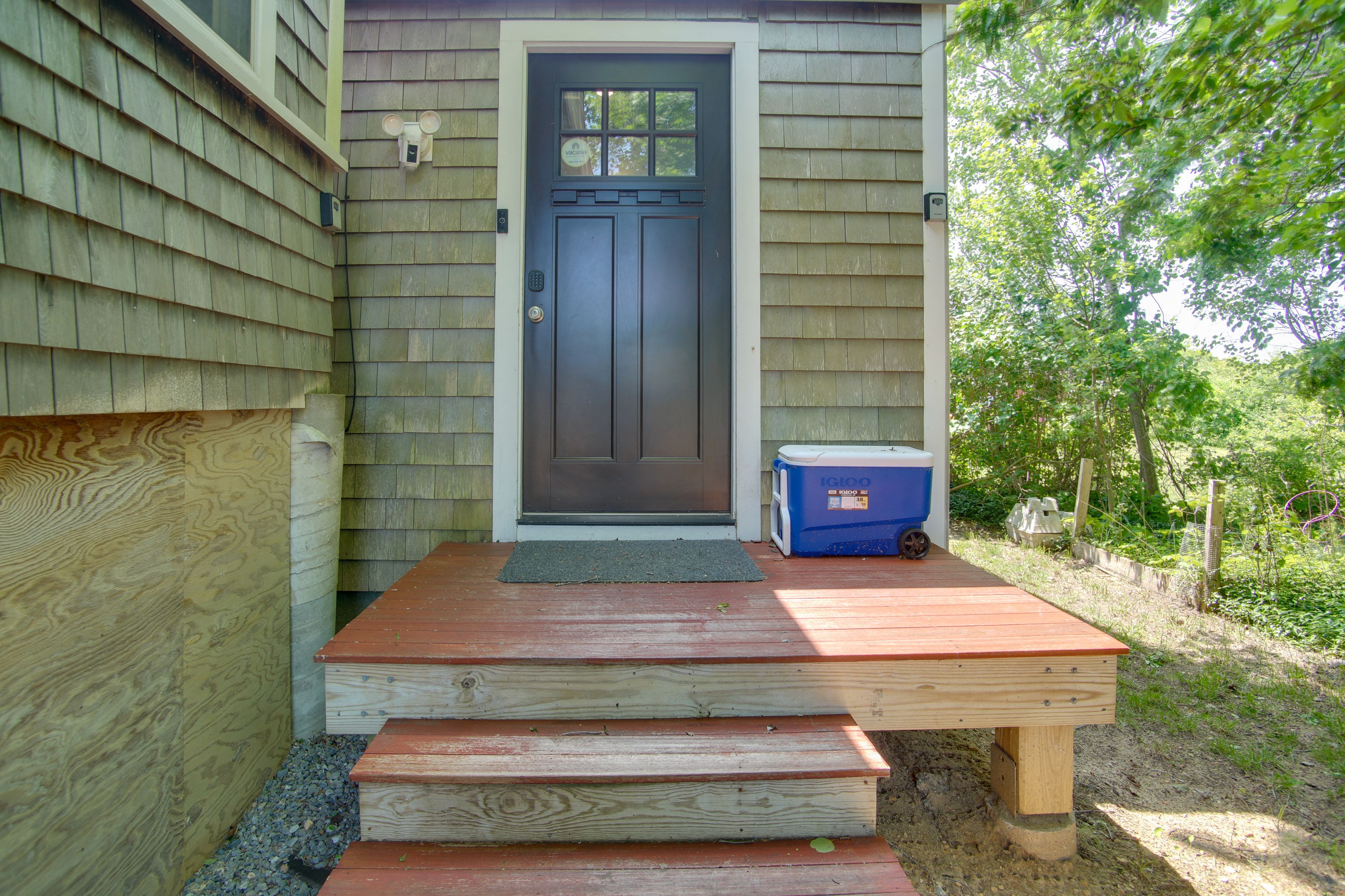 Property Exterior | Single-Story Studio