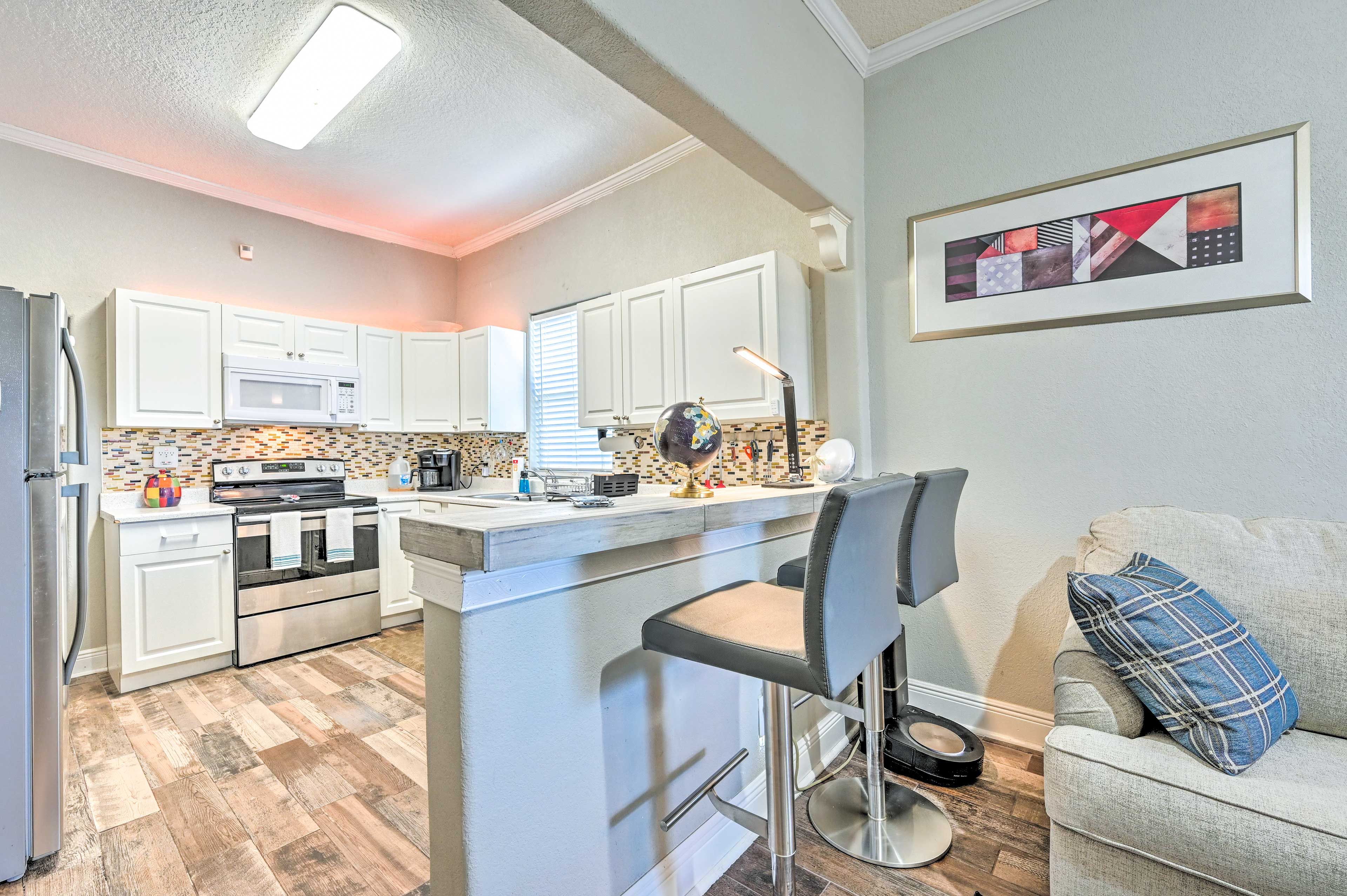 Dining Area | Dishware & Flatware