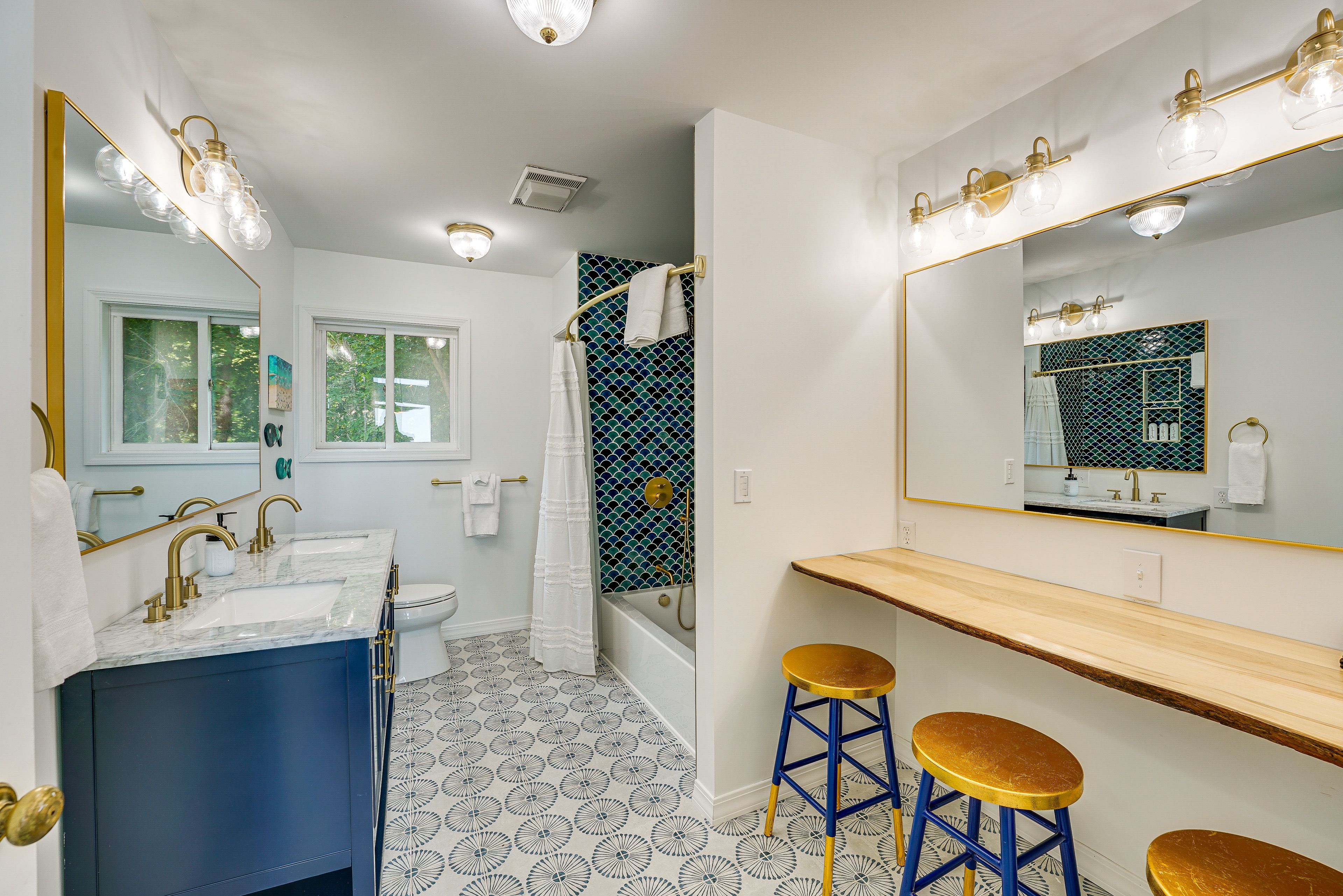 Full Bathroom | 3rd Floor