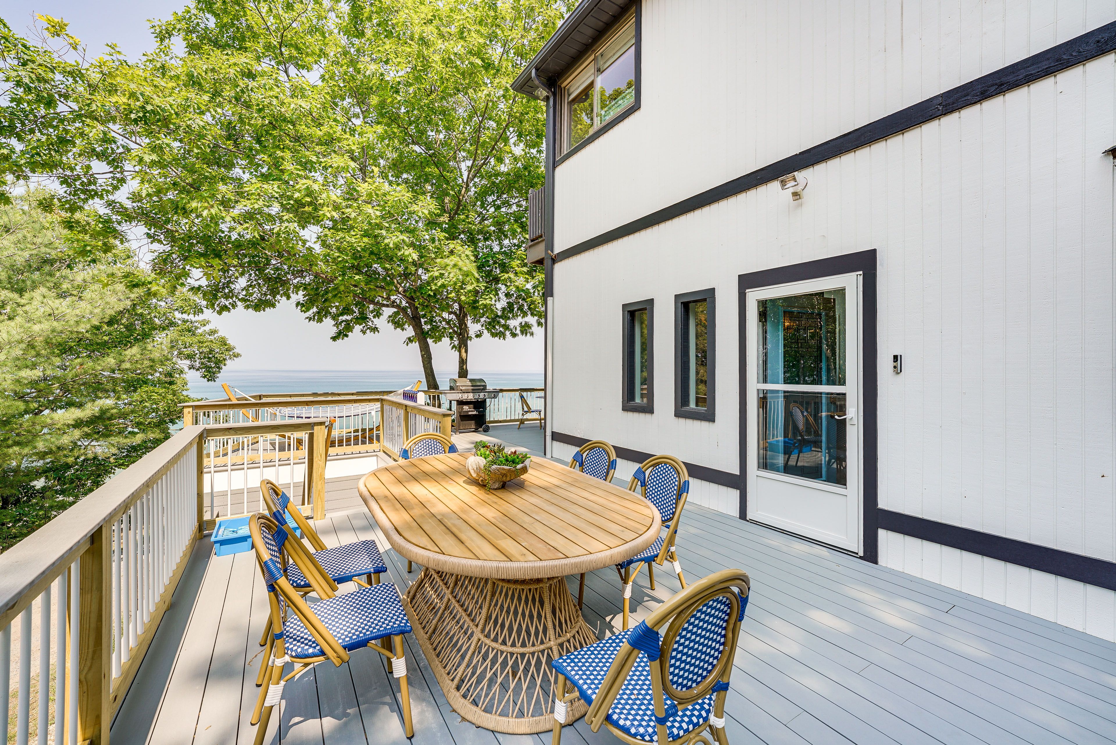 Wraparound Deck