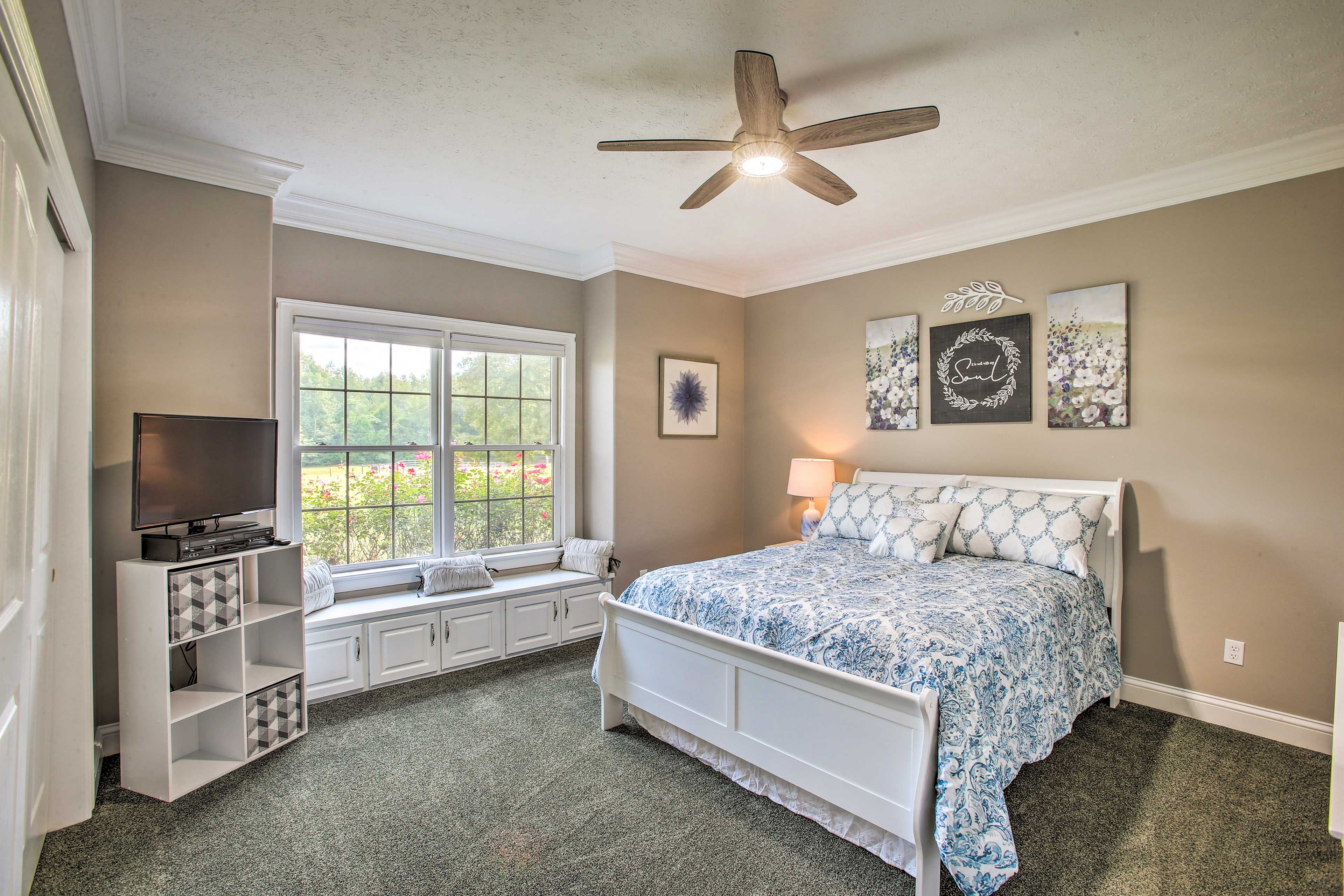 Bedroom 2 | Queen Bed | Smart TV | Main Level
