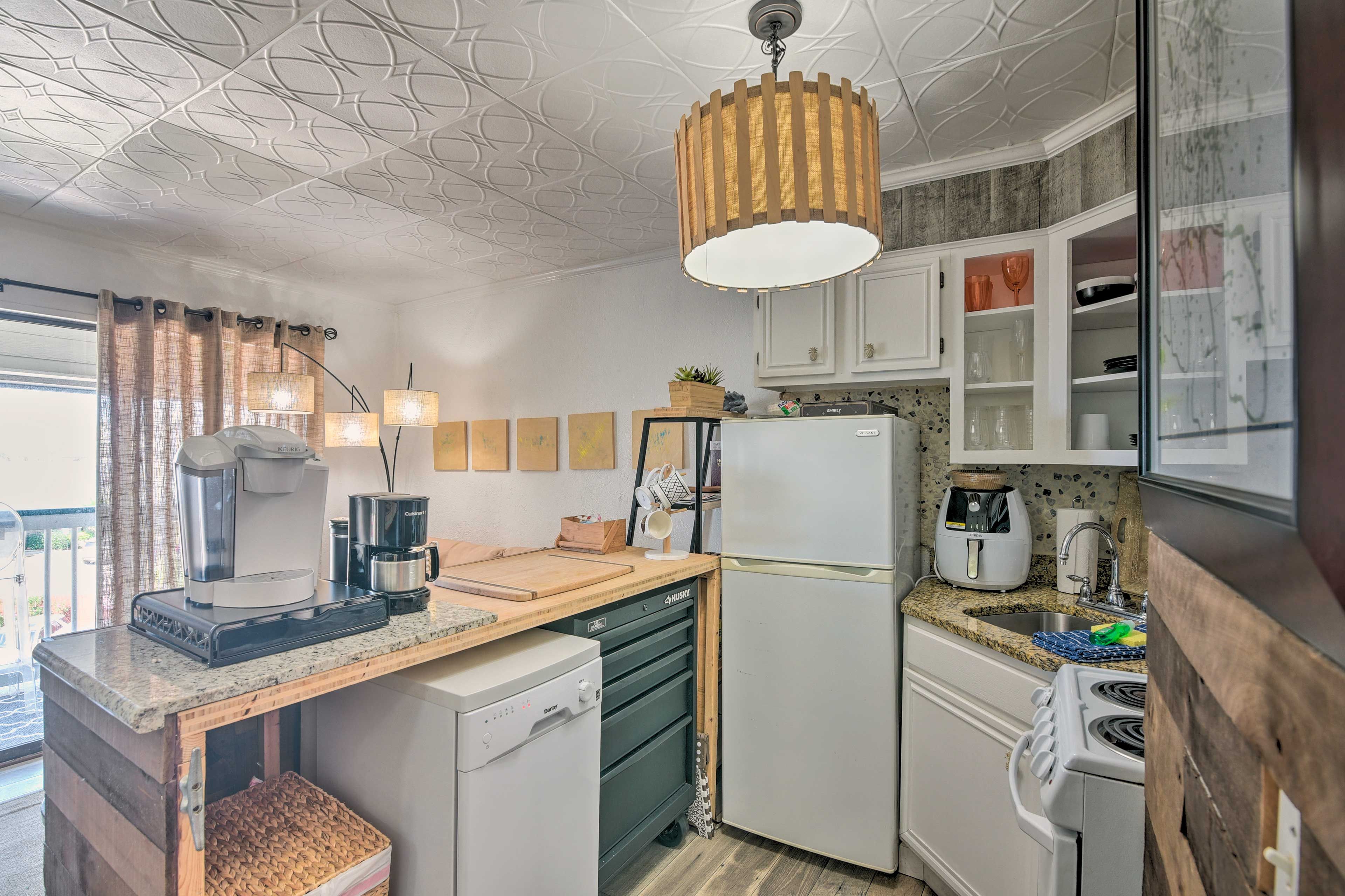 Kitchen Area | Toaster | Microwave | Air Fryer
