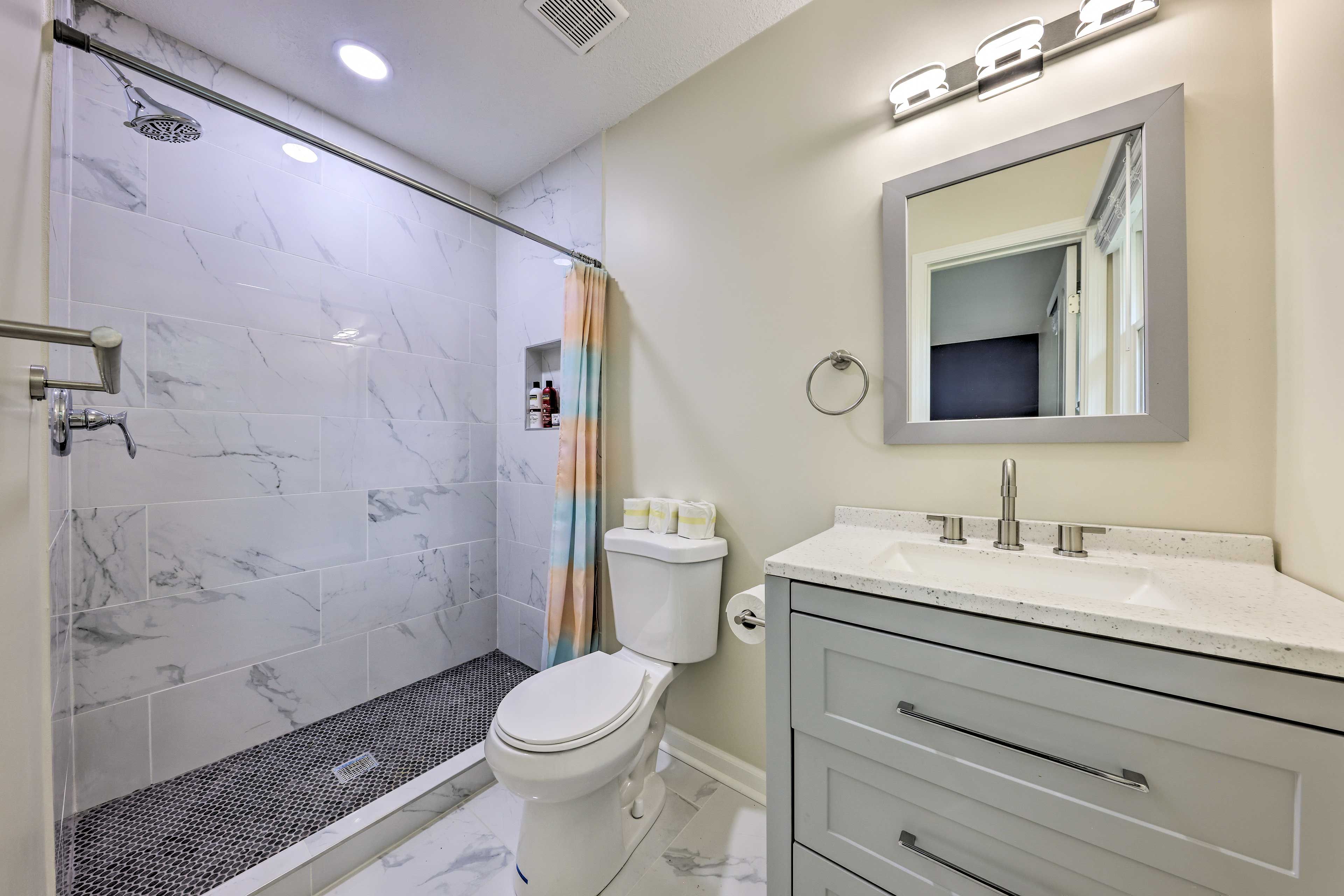 En-Suite Bathroom | Linens & Towels | Complimentary Toiletries | Hair Dryer