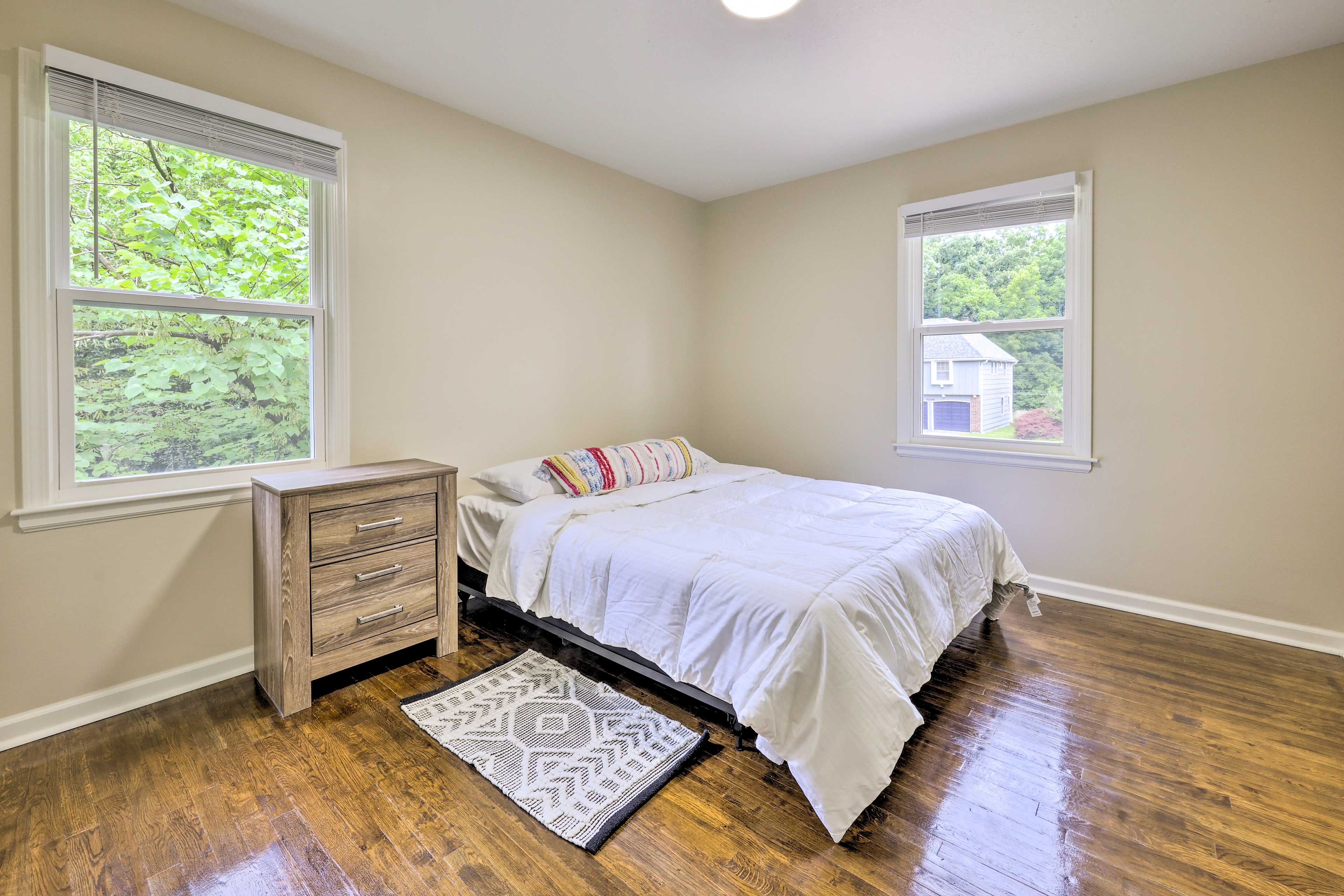 Bedroom 2 | Queen Bed