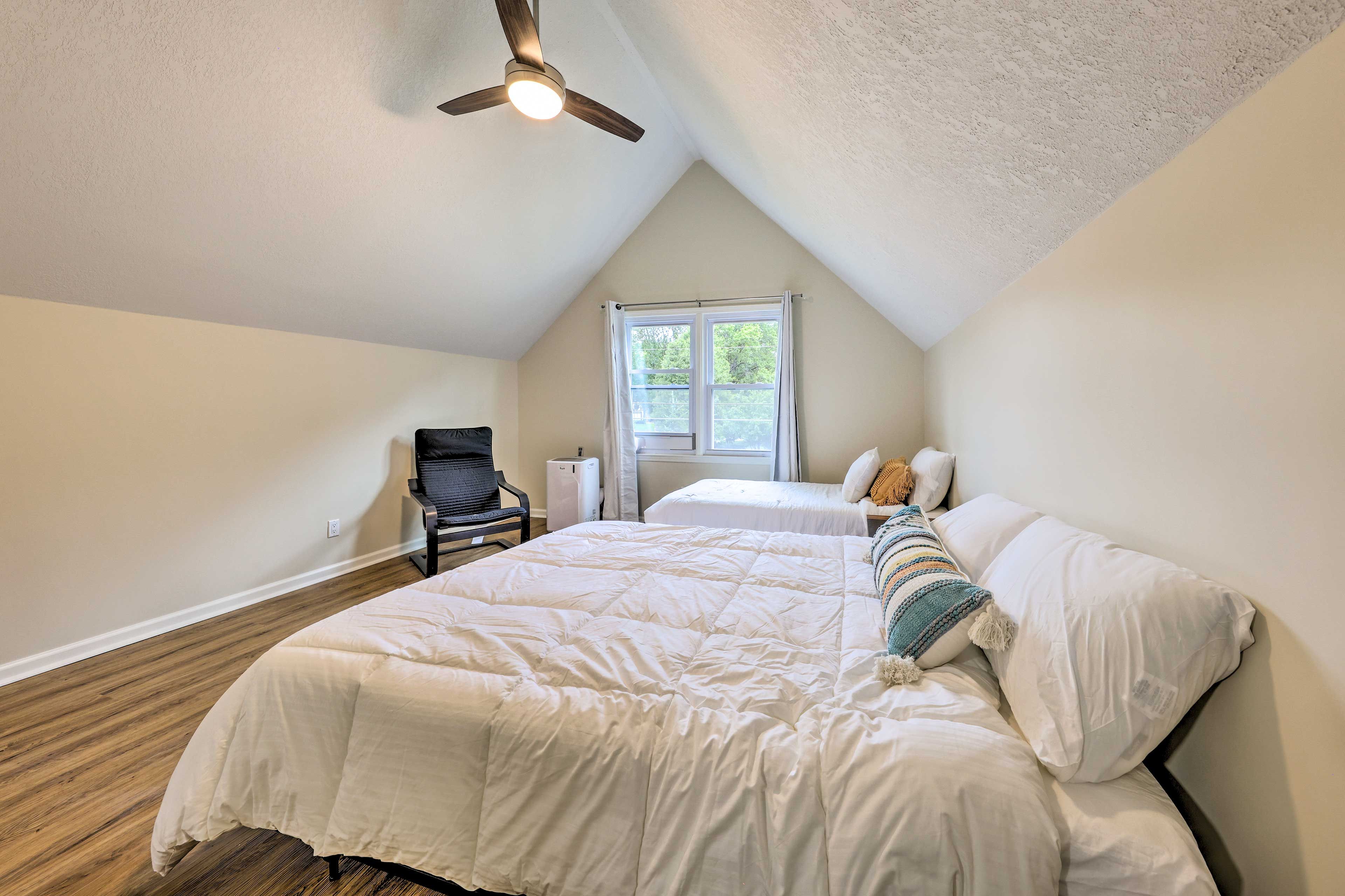 Bedroom 3 | Queen Bed | Twin Bed