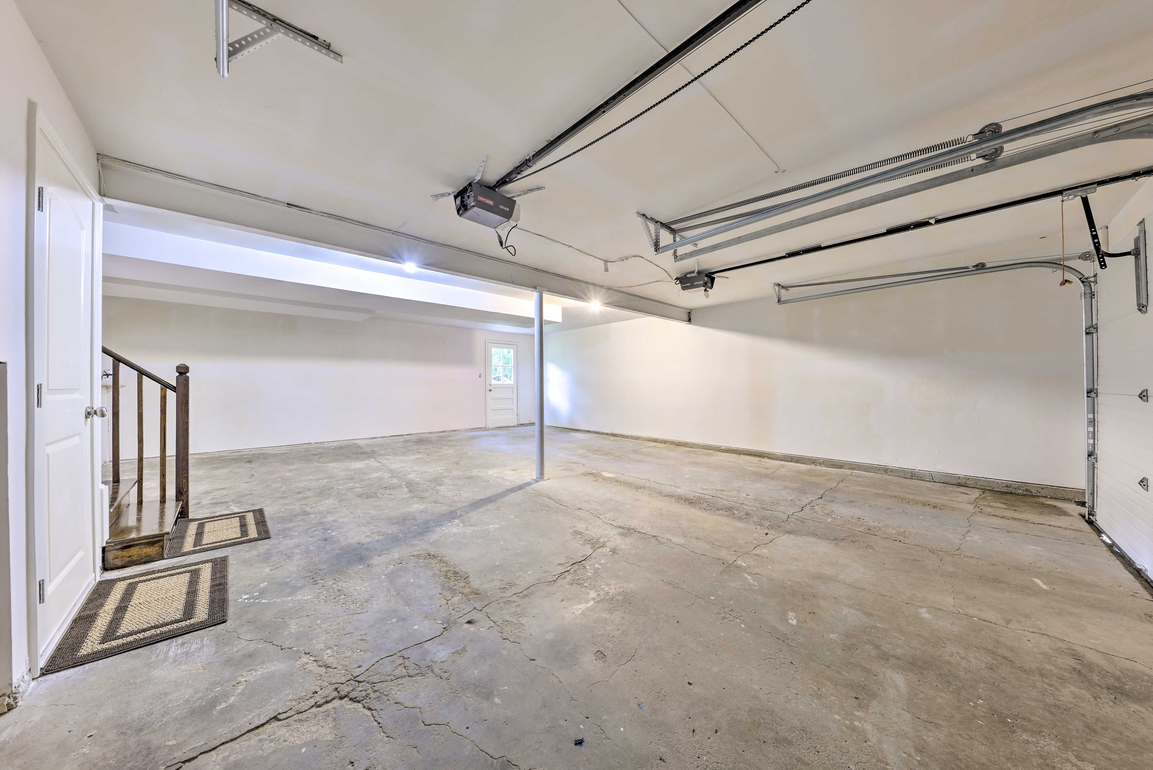 Parking | Driveway (4 Vehicles) | Garage (2 Vehicles)