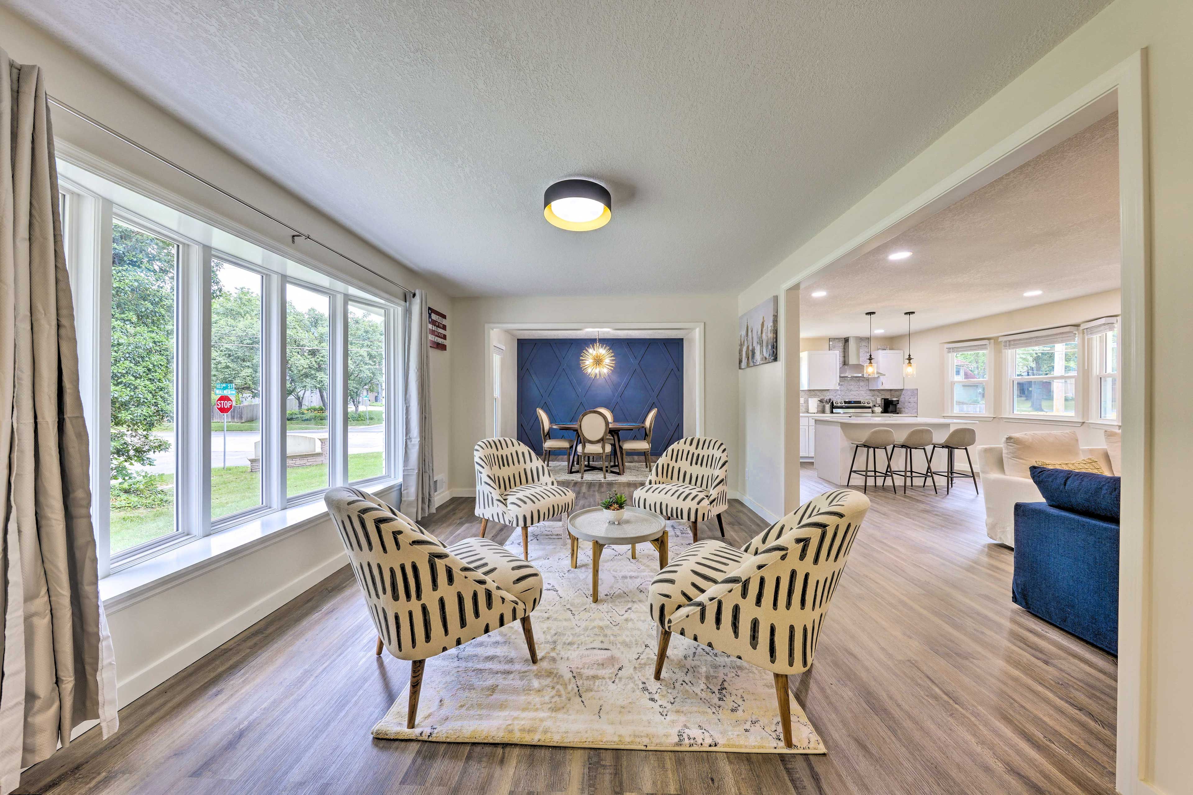 Sitting Room | Main Floor | Free WiFi