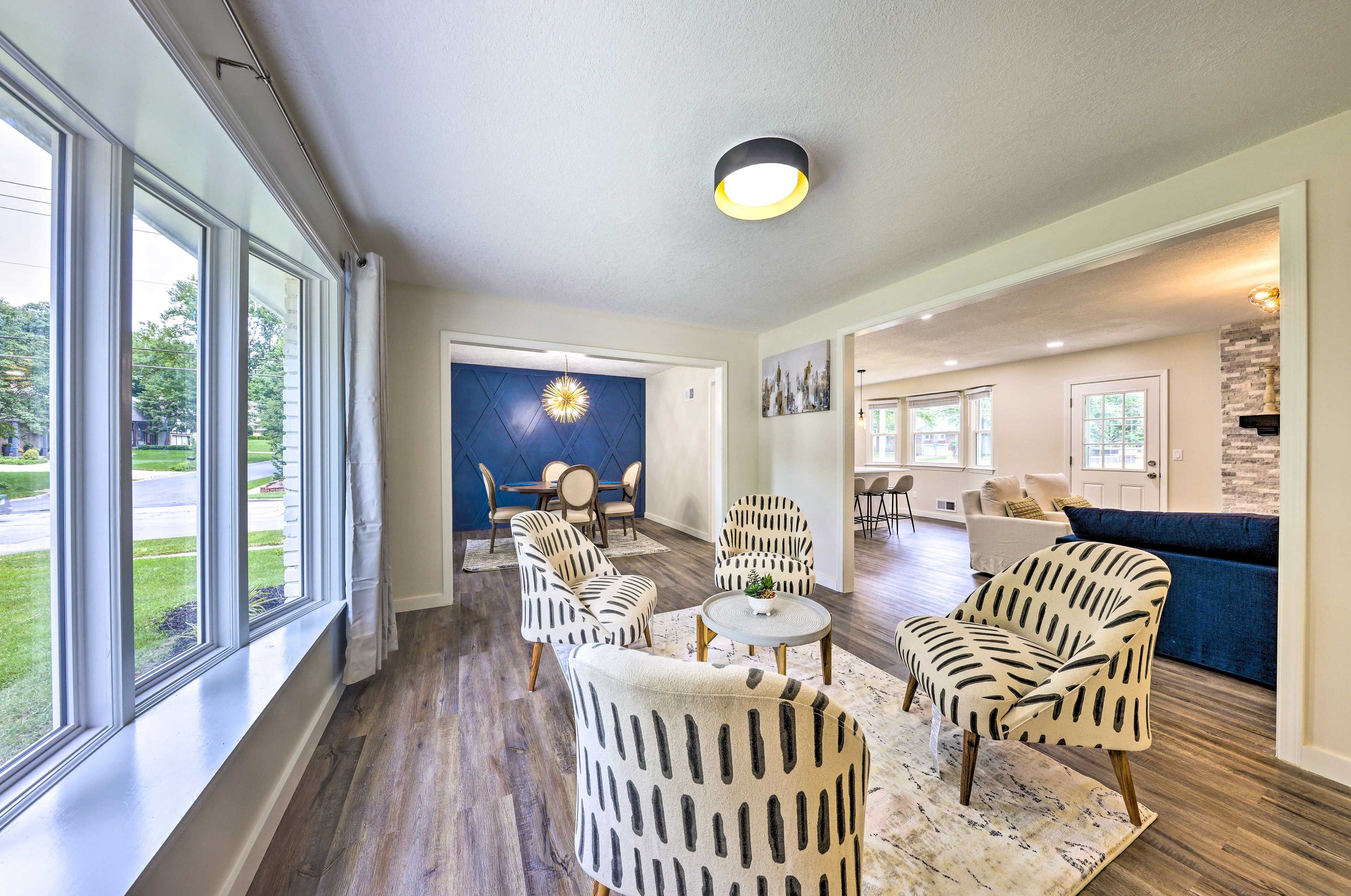 Sitting Room | Central A/C & Heat