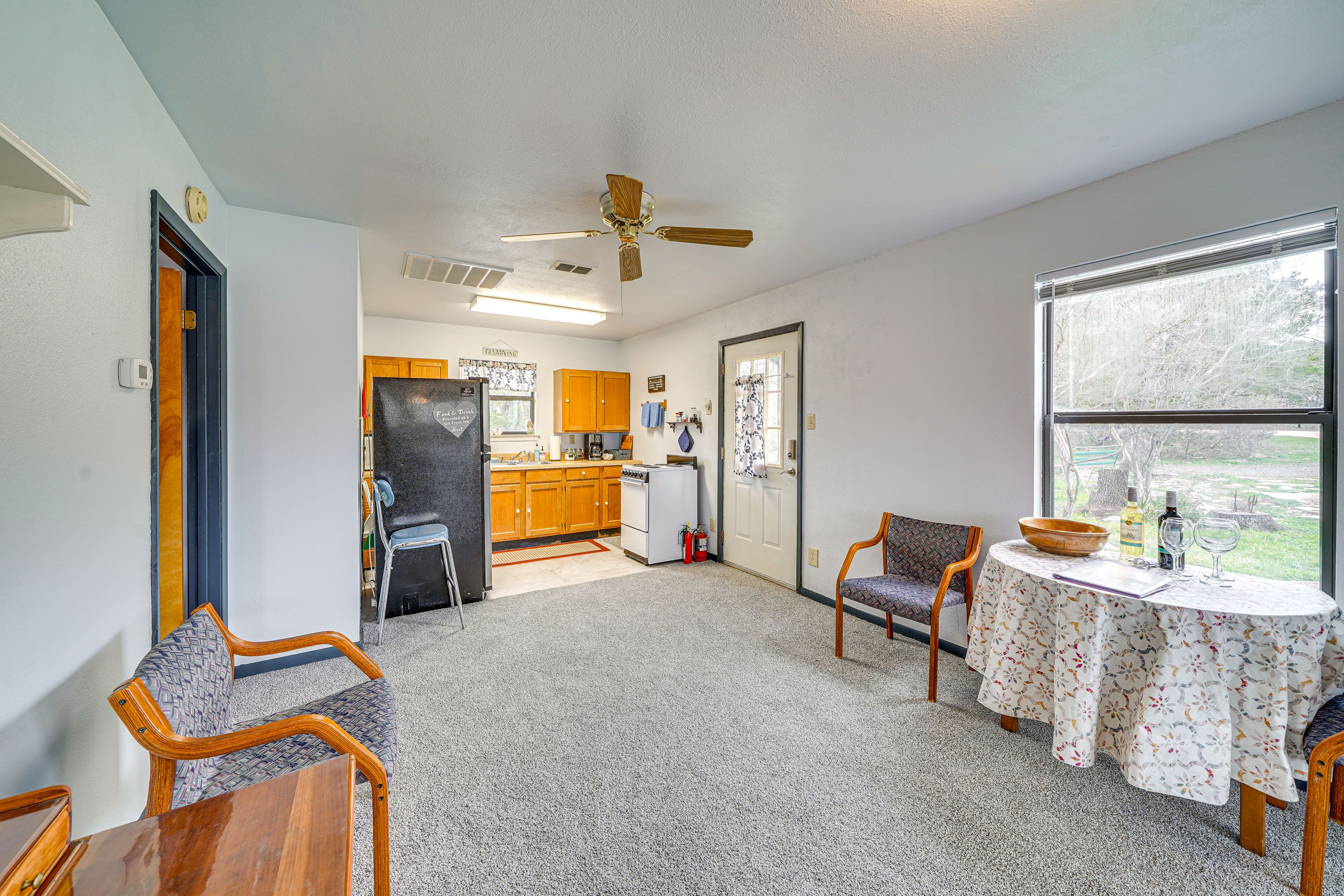Dining Area | Dishware & Flatware Provided