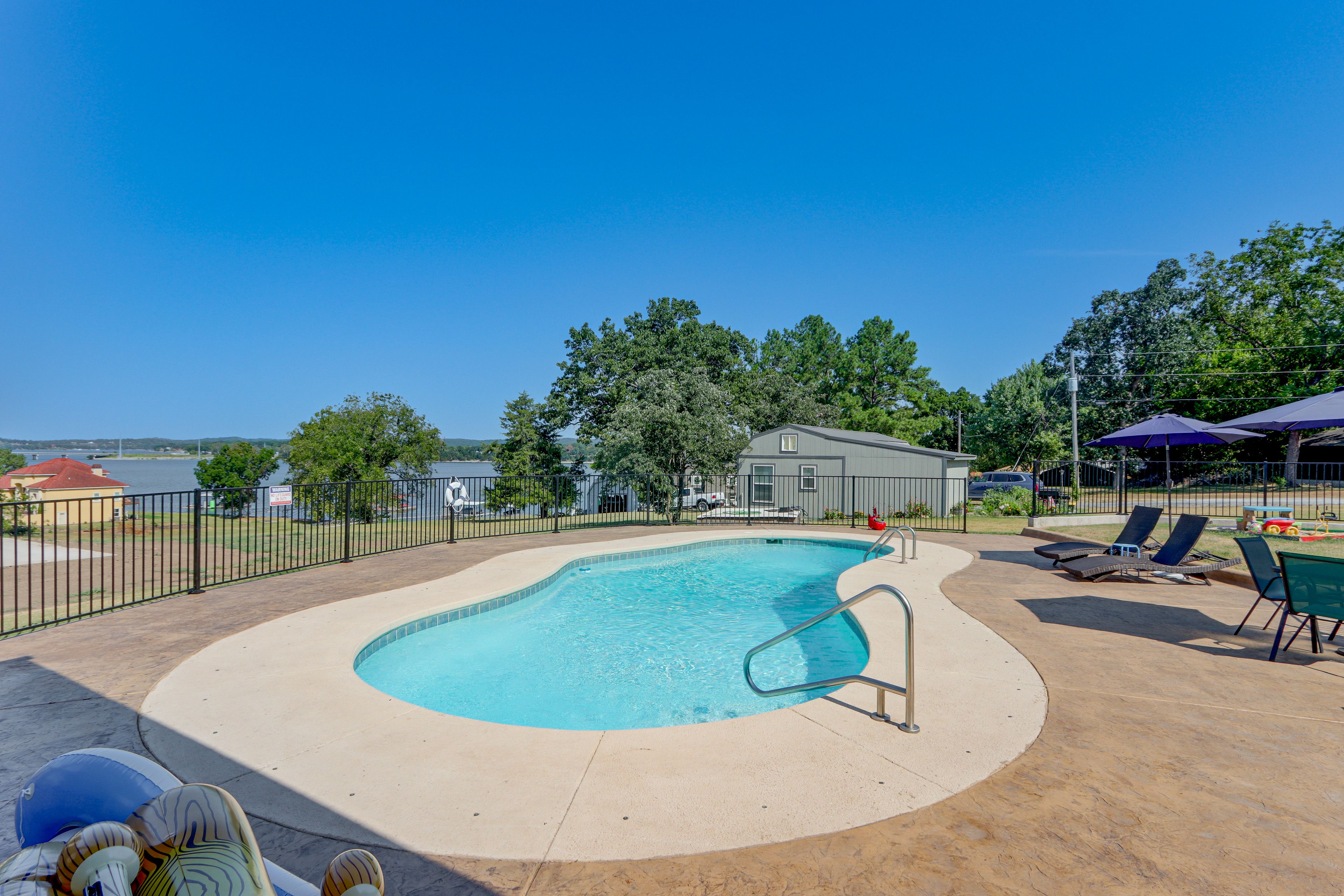 Grove Vacation Rental | 4BR | 2BA | 2,300 Sq Ft