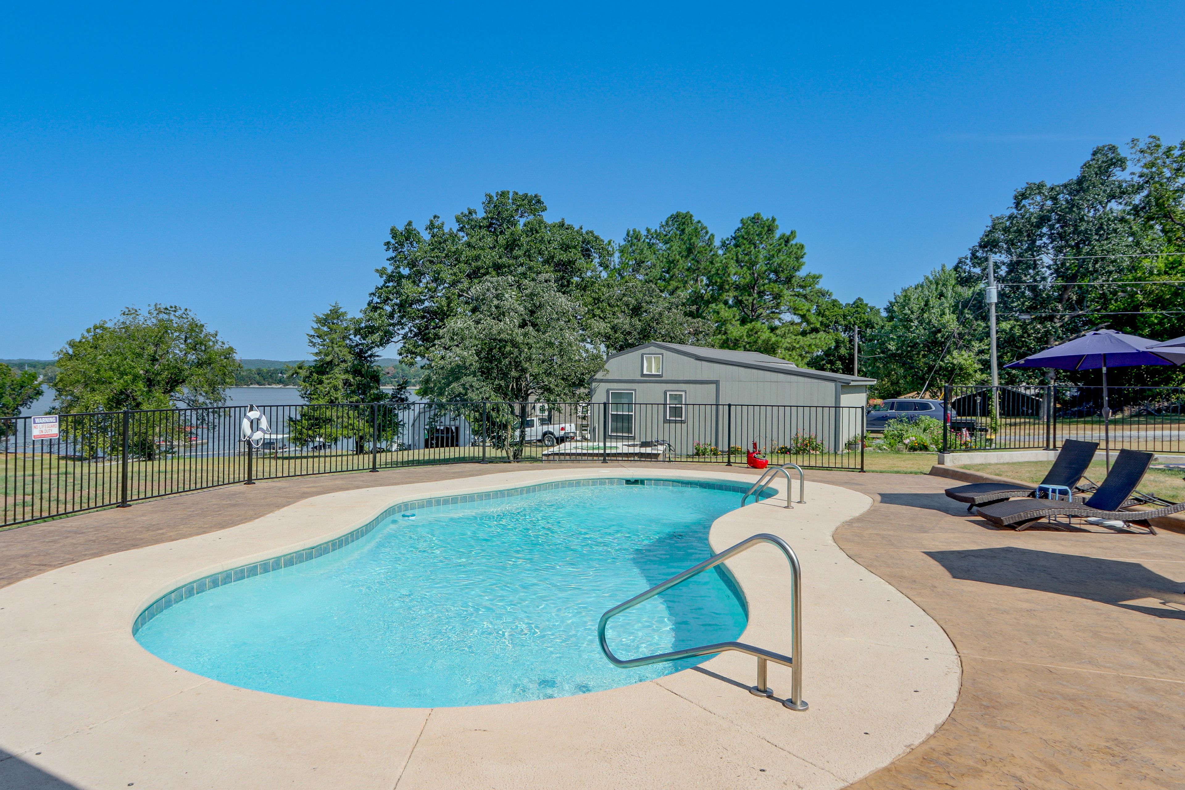 Grove Vacation Rental | 4BR | 2BA | 2,300 Sq Ft