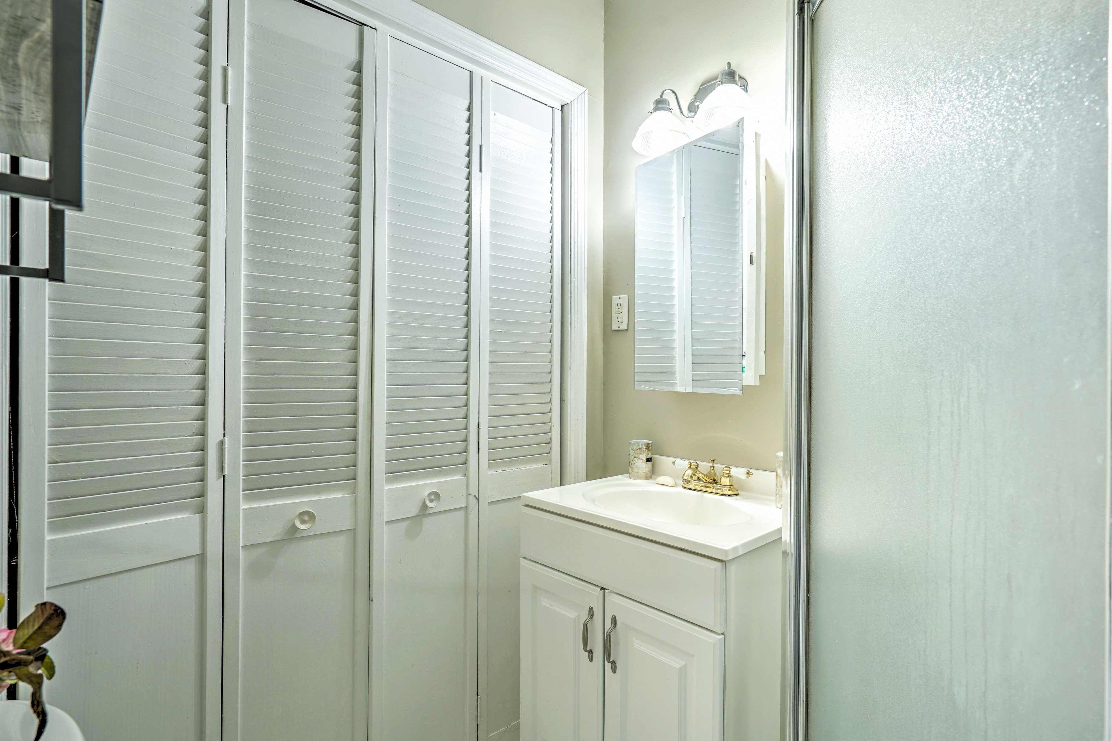 Bathroom | 1st Floor