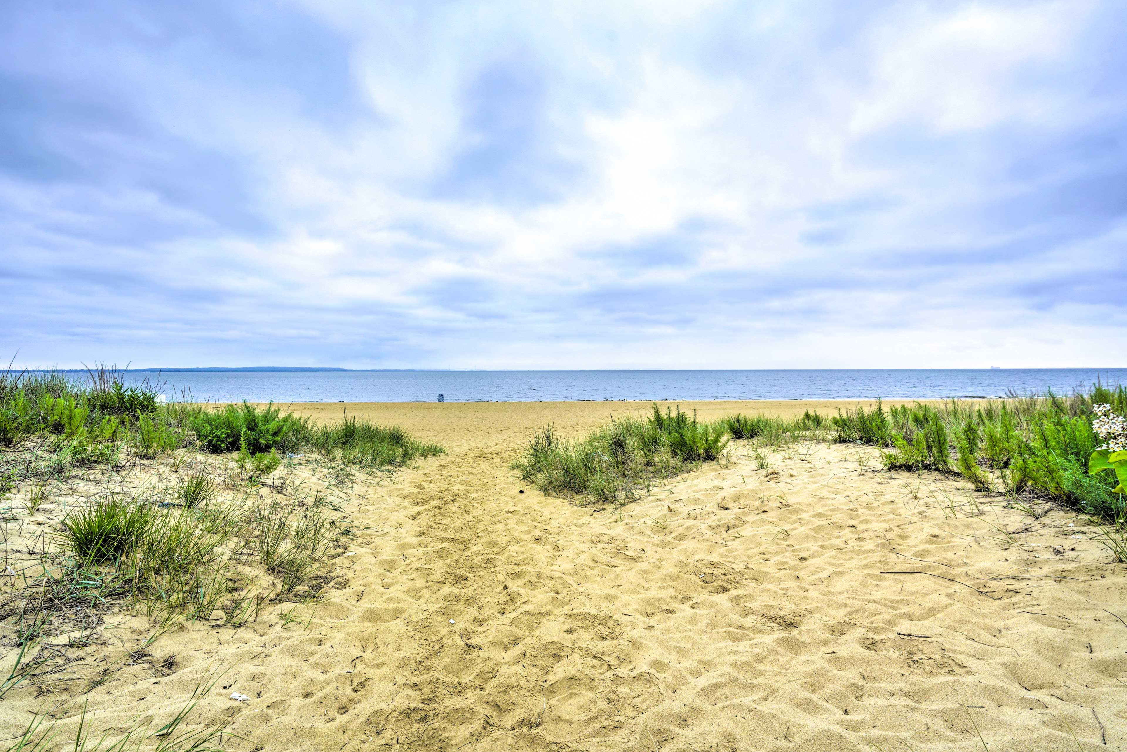Keansburg Beach Access (Walking Distance) | 2 Kayaks | Beach Chairs & Umbrella