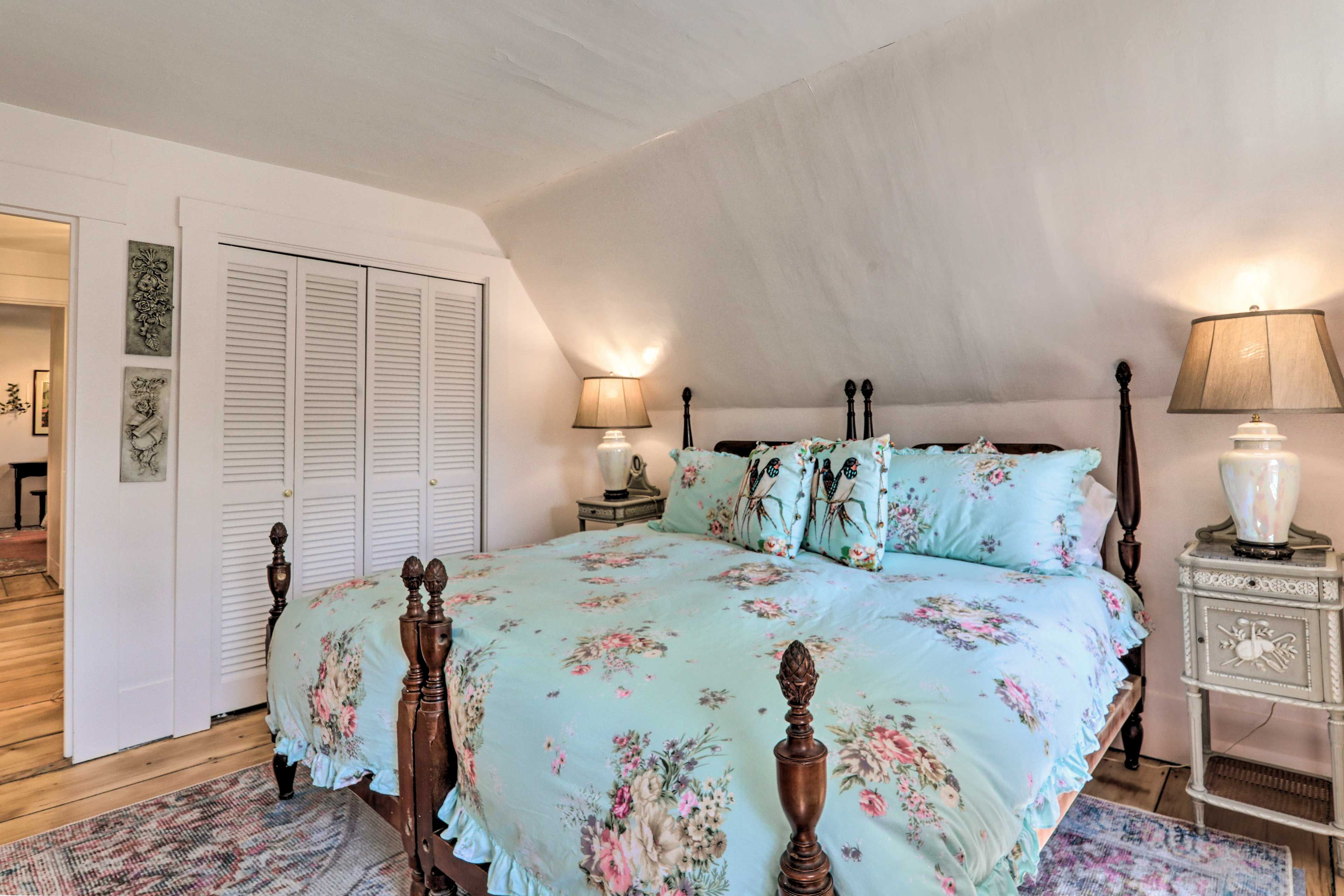 Bedroom 3 | California King Bed or 2 Twin Beds