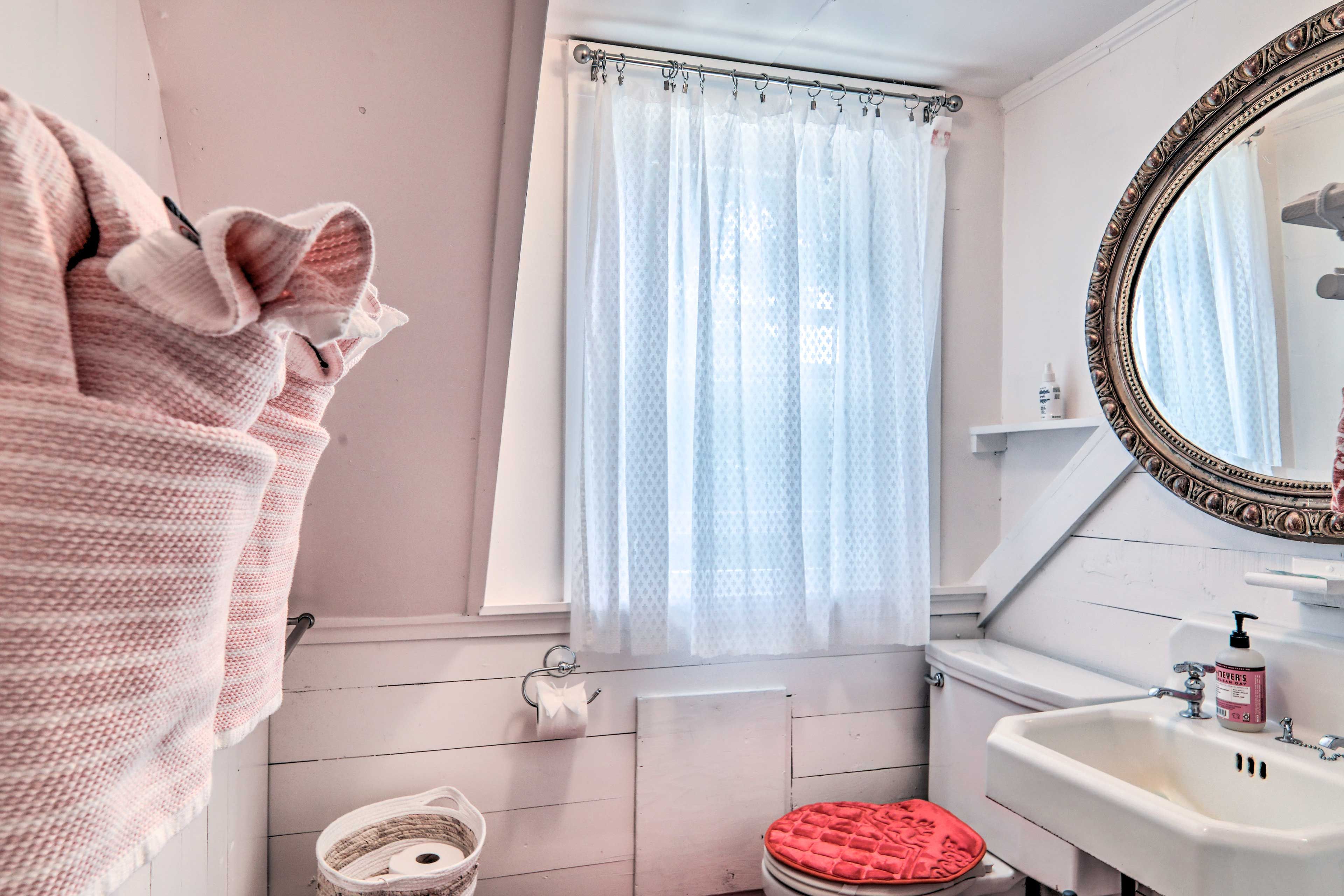 Half Bathroom | No Indoor Shower | Complimentary Toiletries