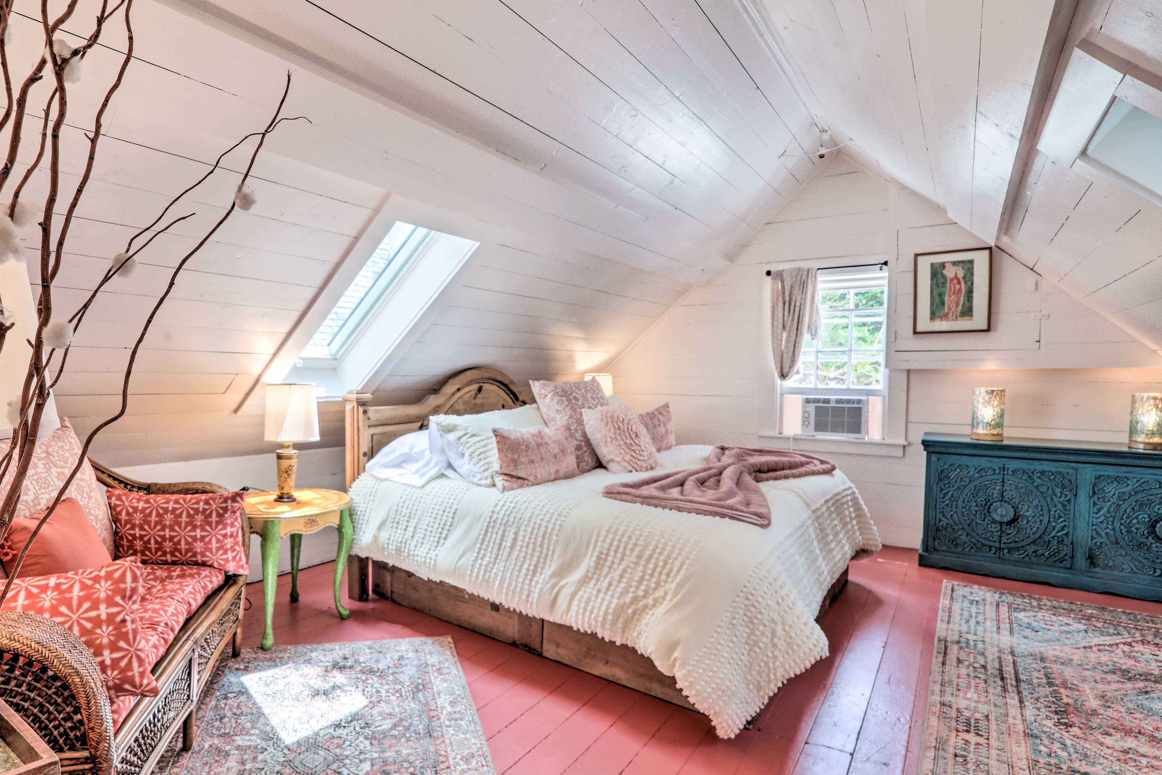 Bedroom 1 | California King Bed | Smart TV
