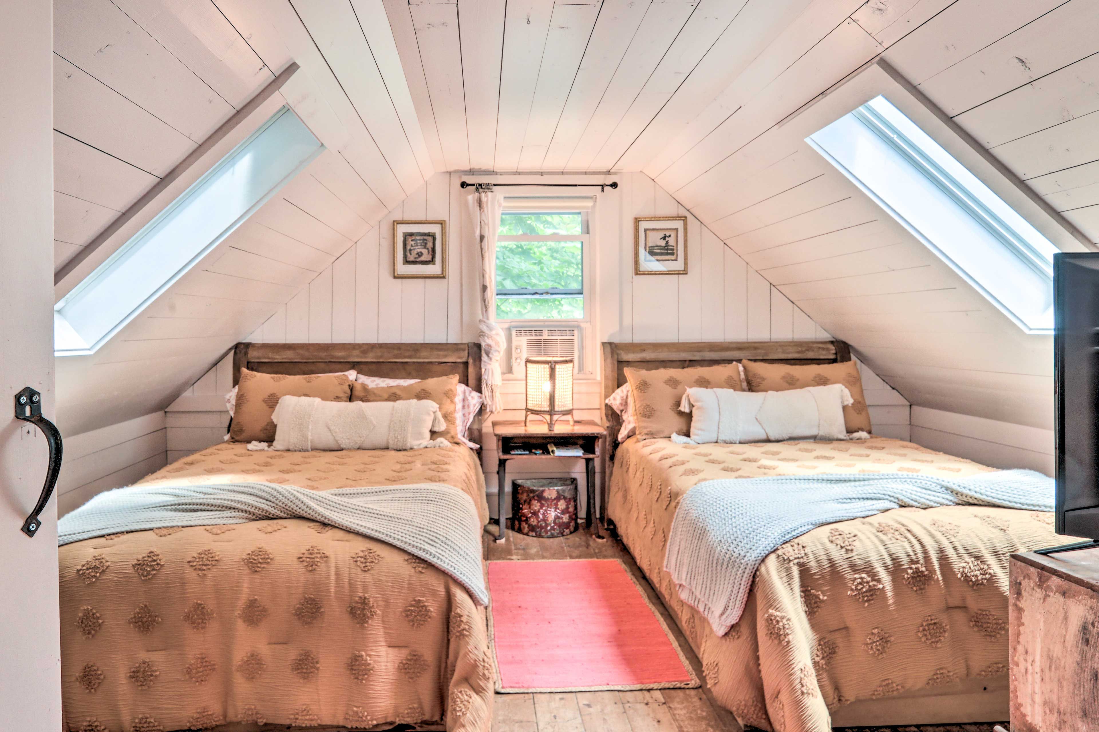 Bedroom 2 | 2 Full Beds | Smart TV
