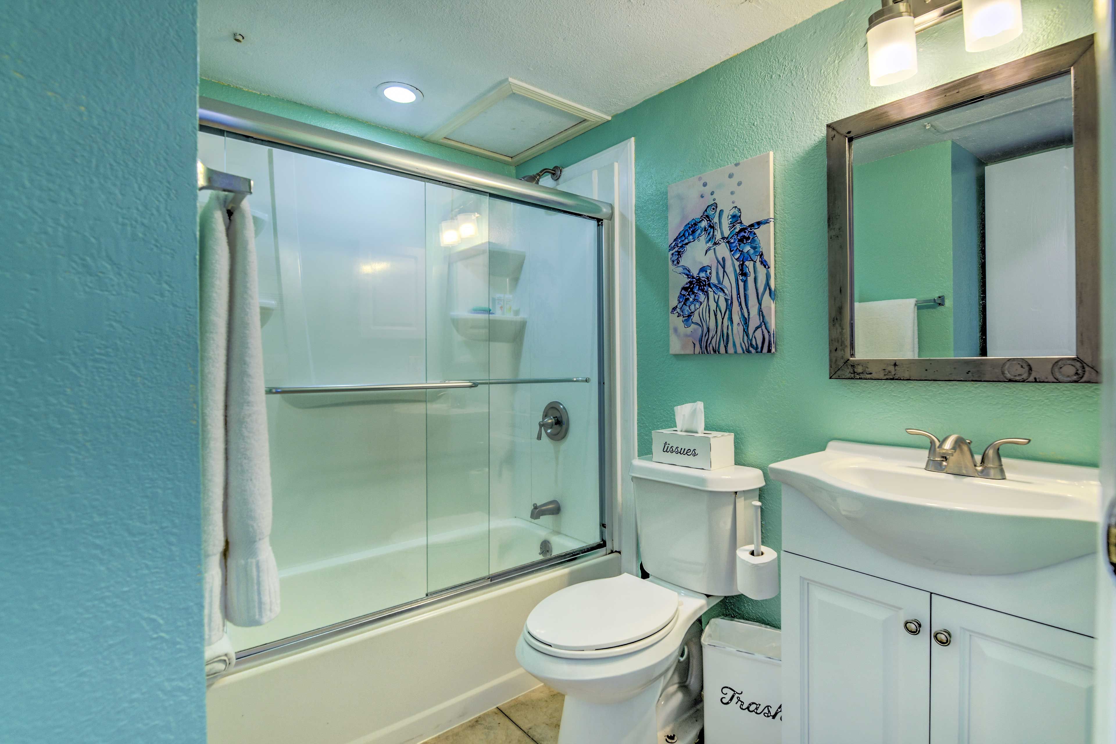Full Bathroom | Towels Provided | Complimentary Toiletries