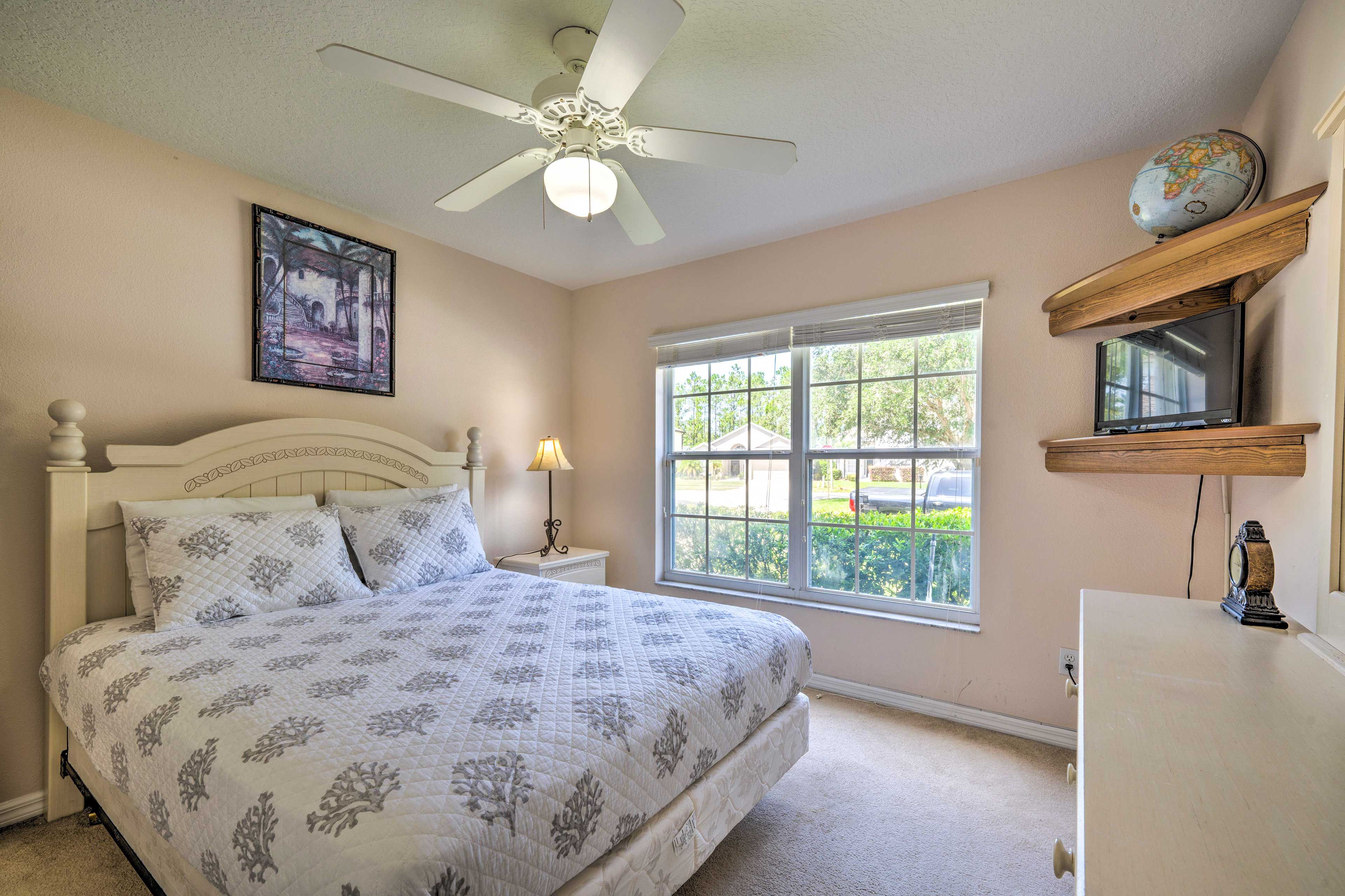 Bedroom 2 | Queen Bed | Smart TV | Linens Provided