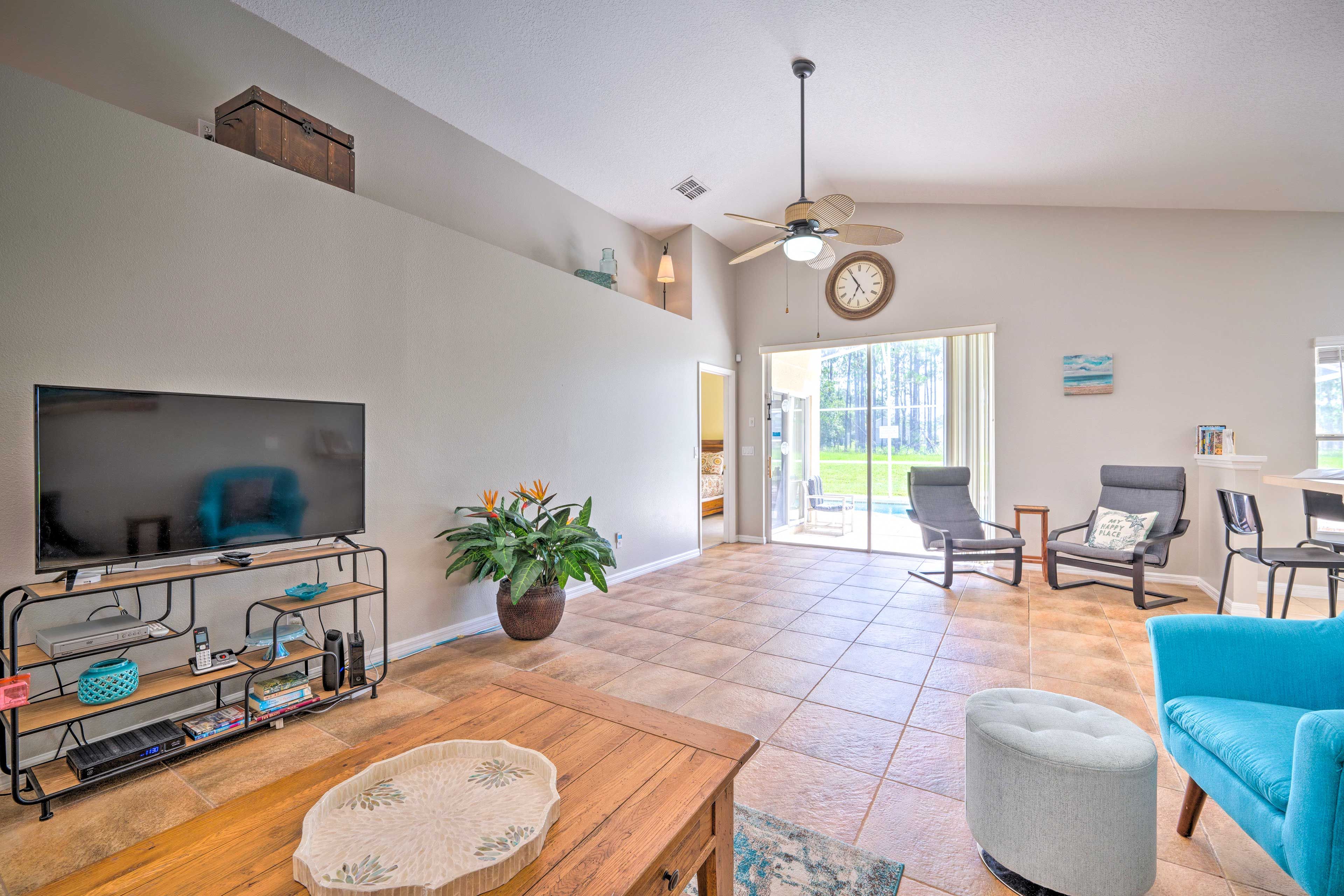Living Room | Sleeper Sofa | Smart TV | DVD Player | Ceiling Fans