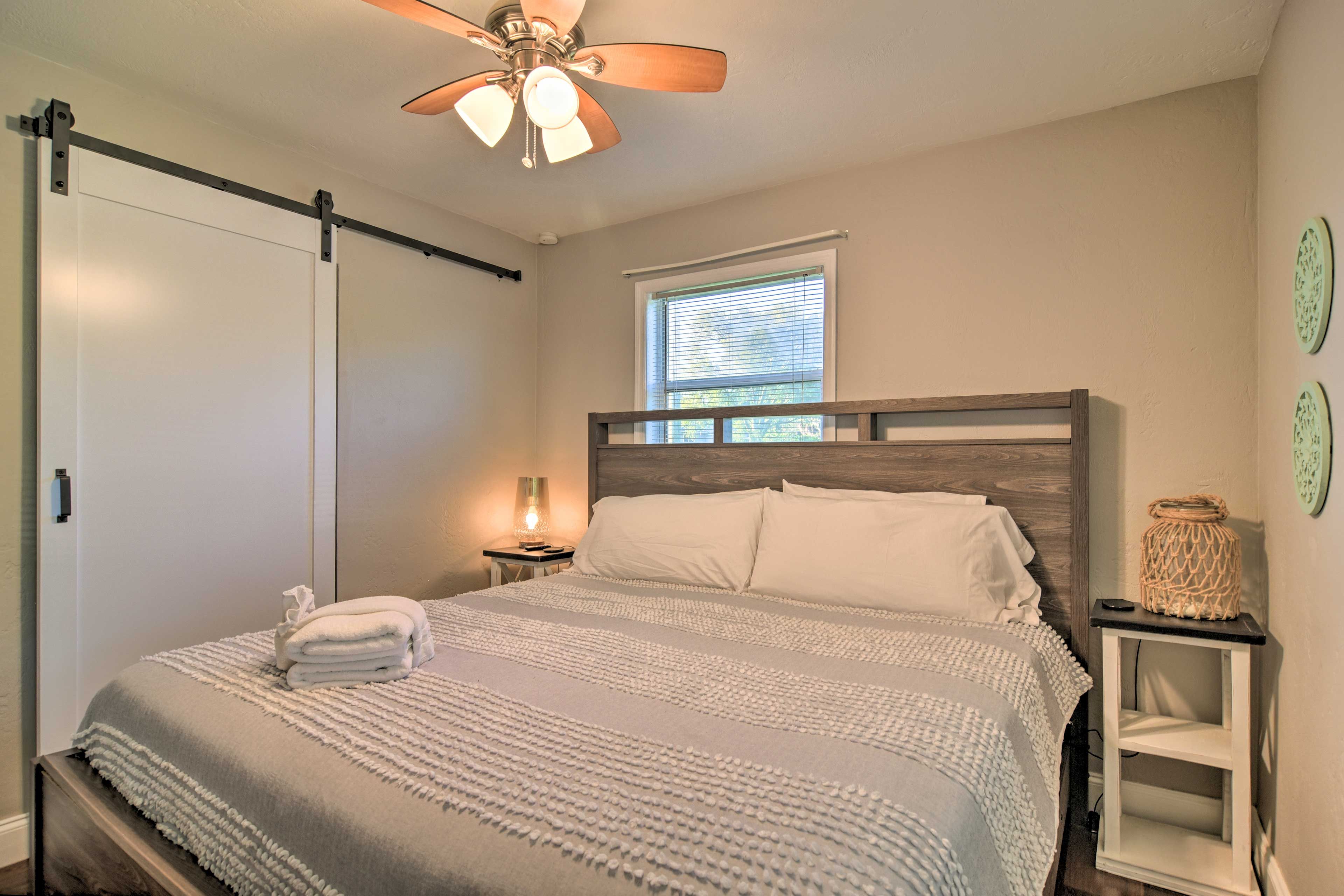 Bedroom 1 | King Bed | Linens & Towels