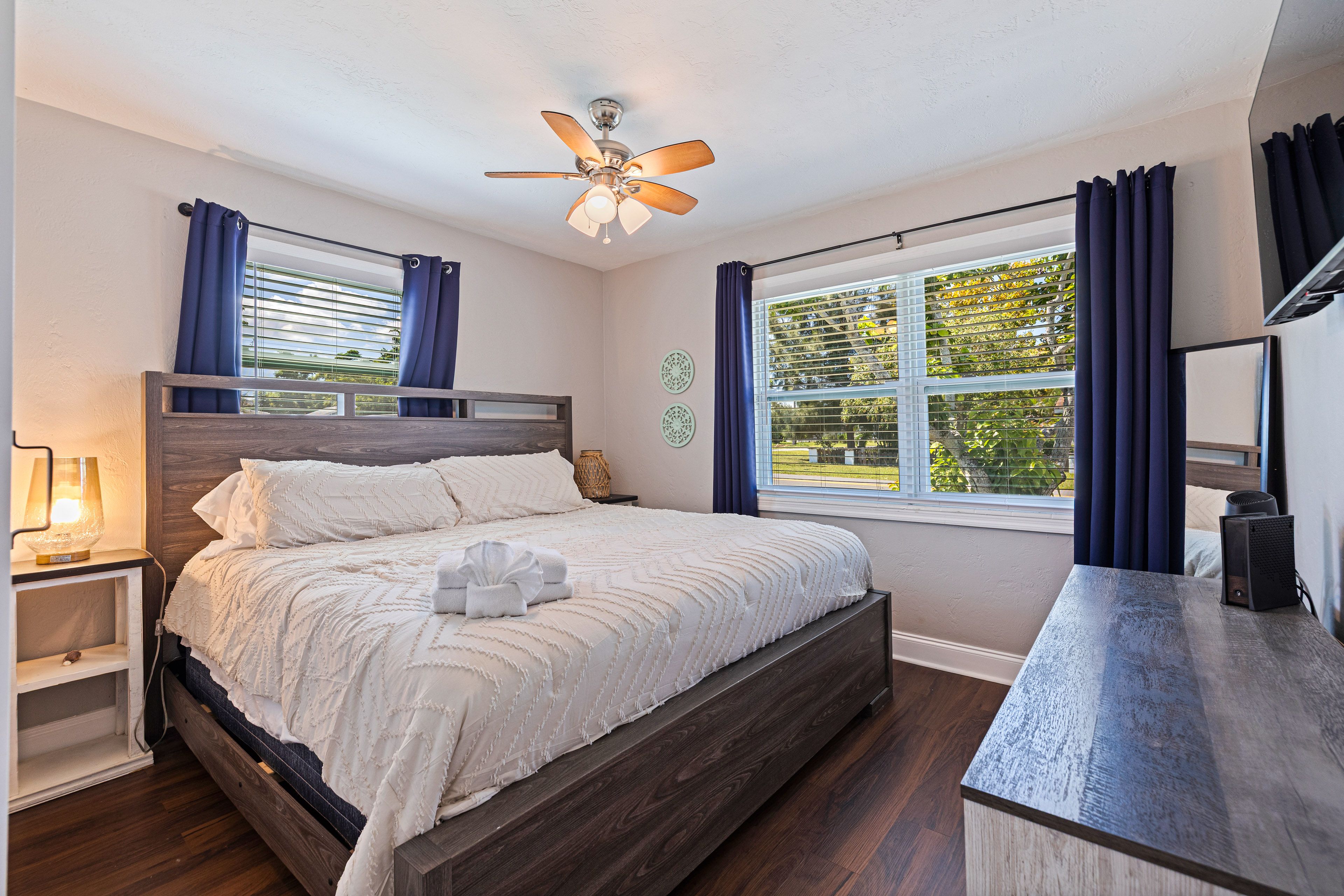 Bedroom 1 | King Bed | Linens & Towels