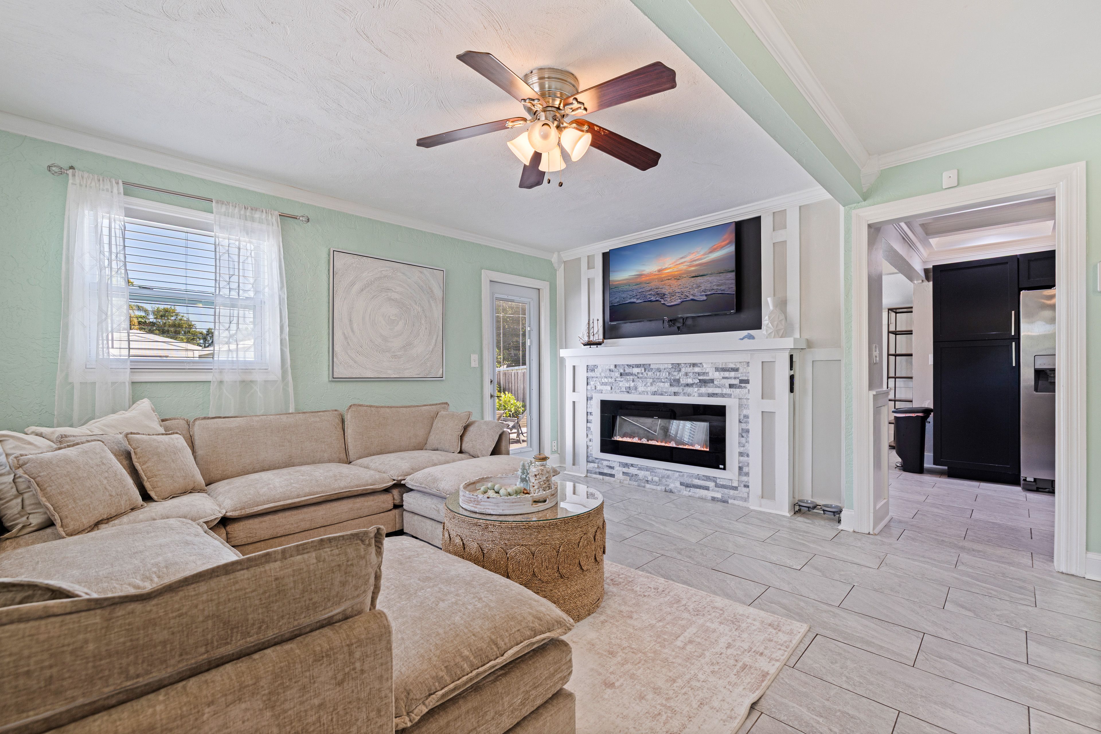 Living Room | Free WiFi | Central A/C