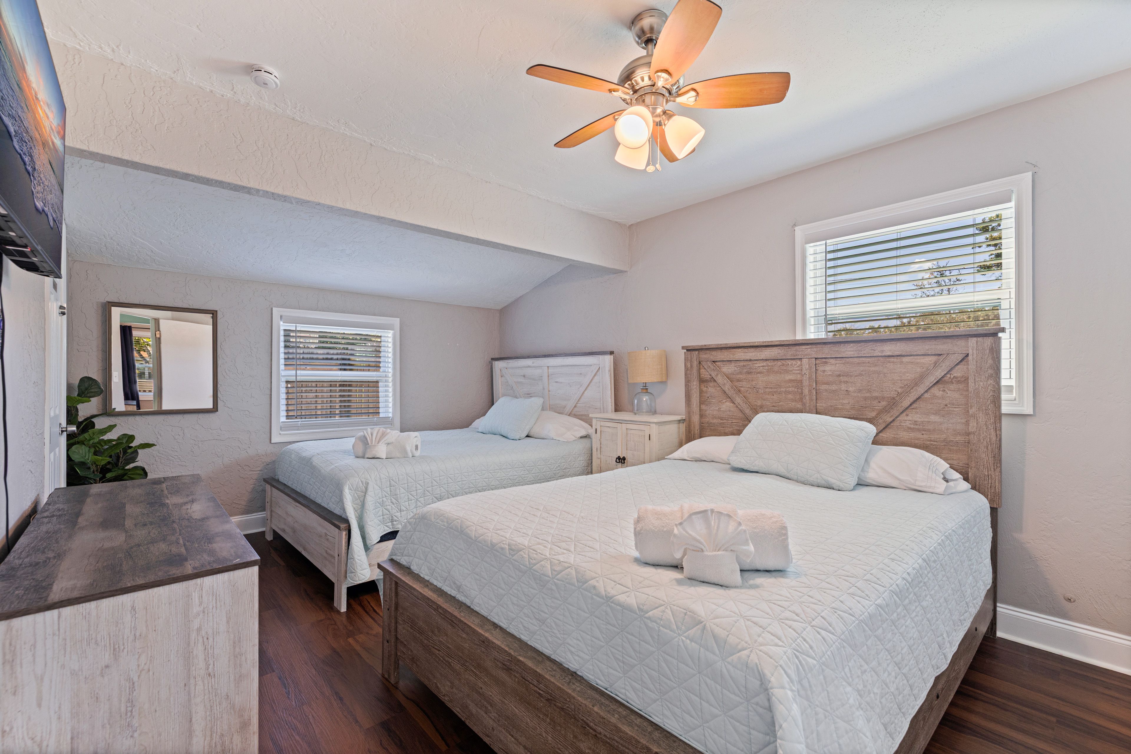 Bedroom 2 | 2 Queen Beds