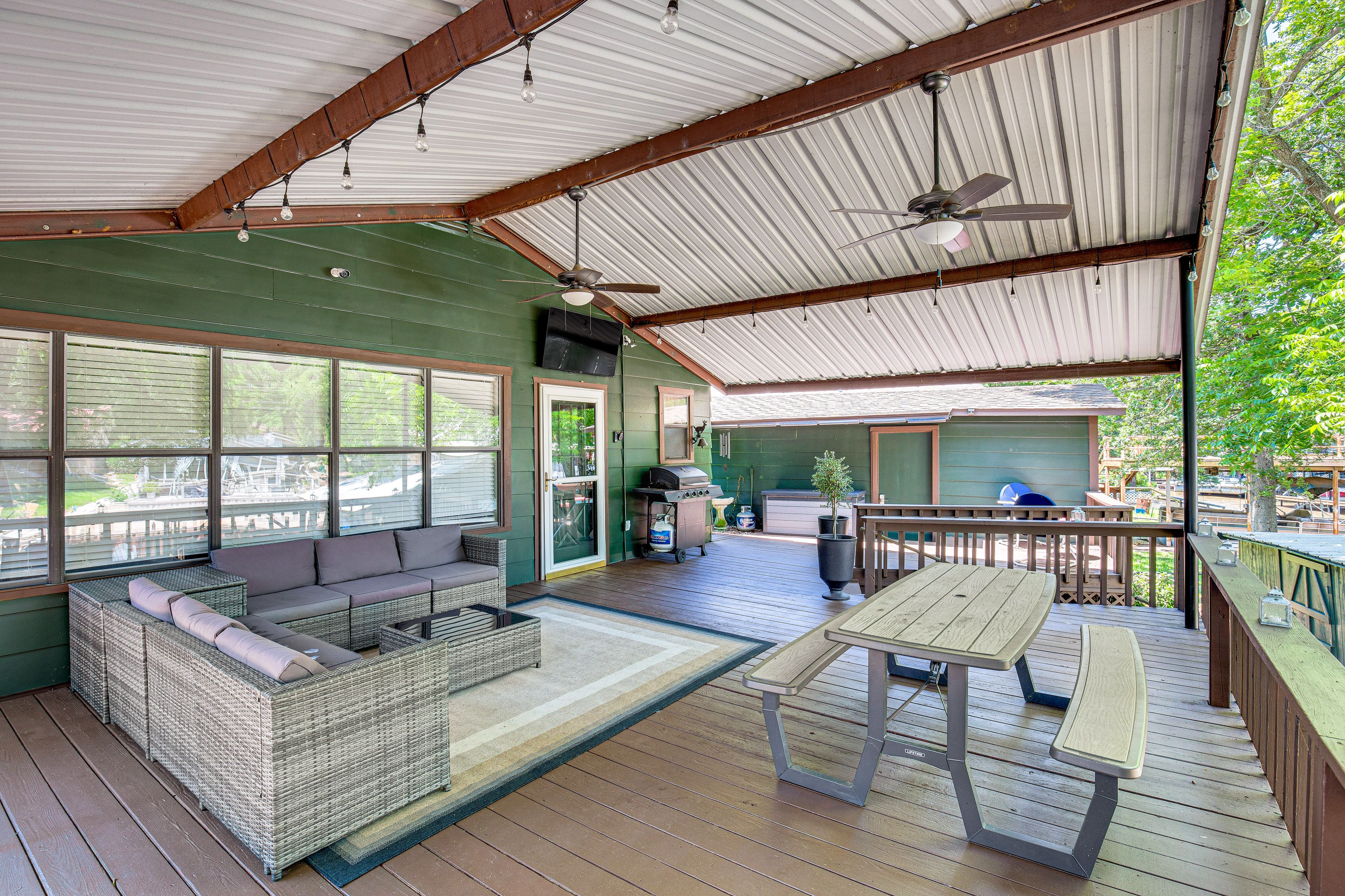 Covered Deck | Smart TV | Gas Grill | 2 Kayaks | Fire Pit