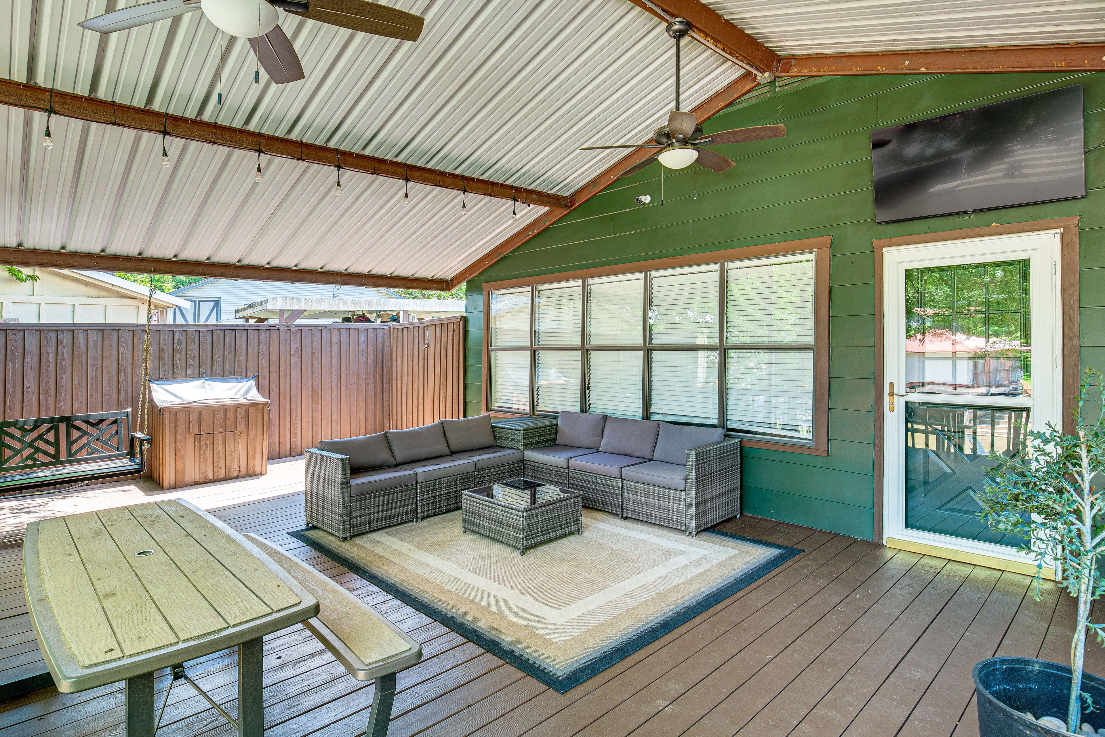 Covered Deck | Gas Grill | Picnic Table | Smart TV | Water Views