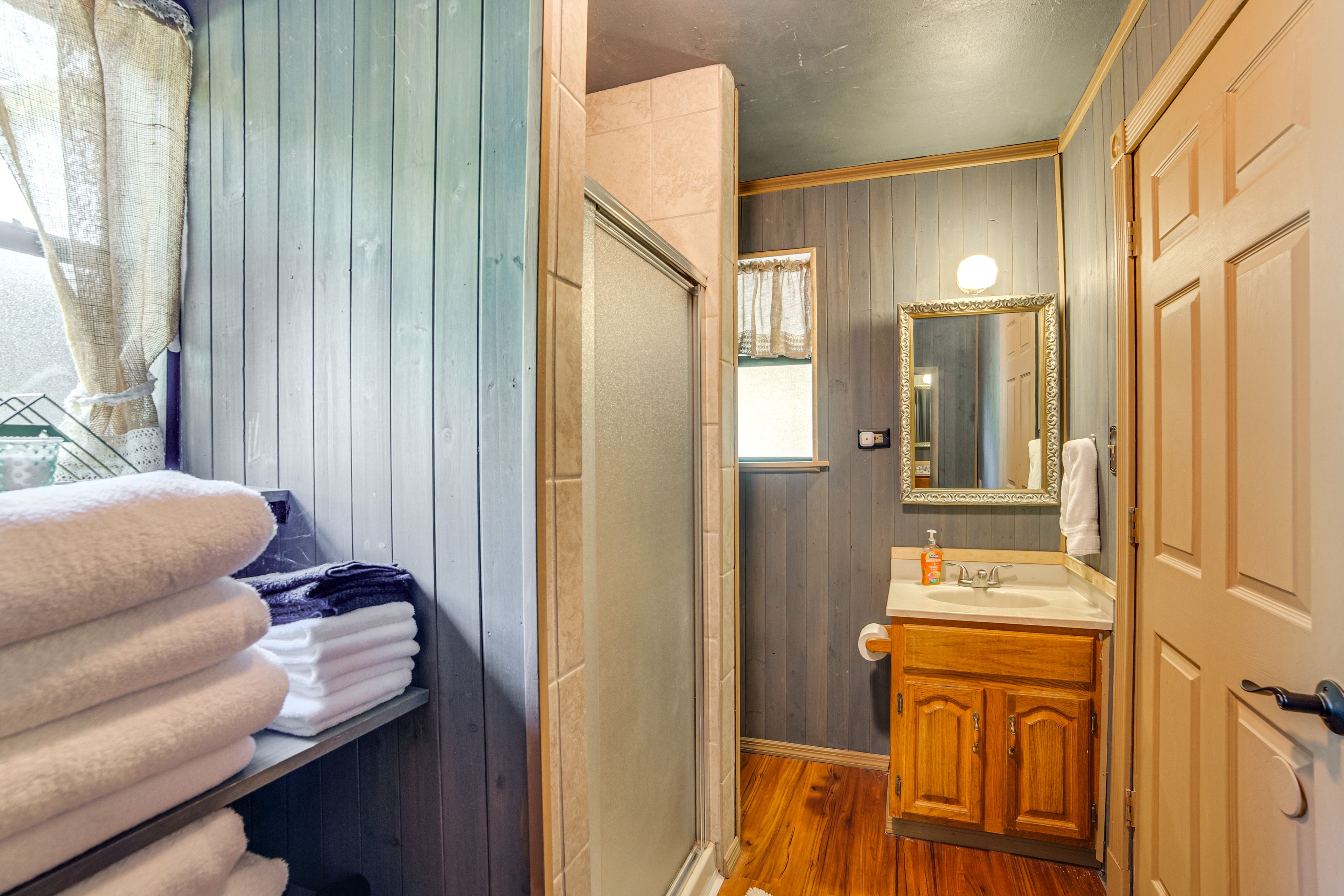 Full Bathroom