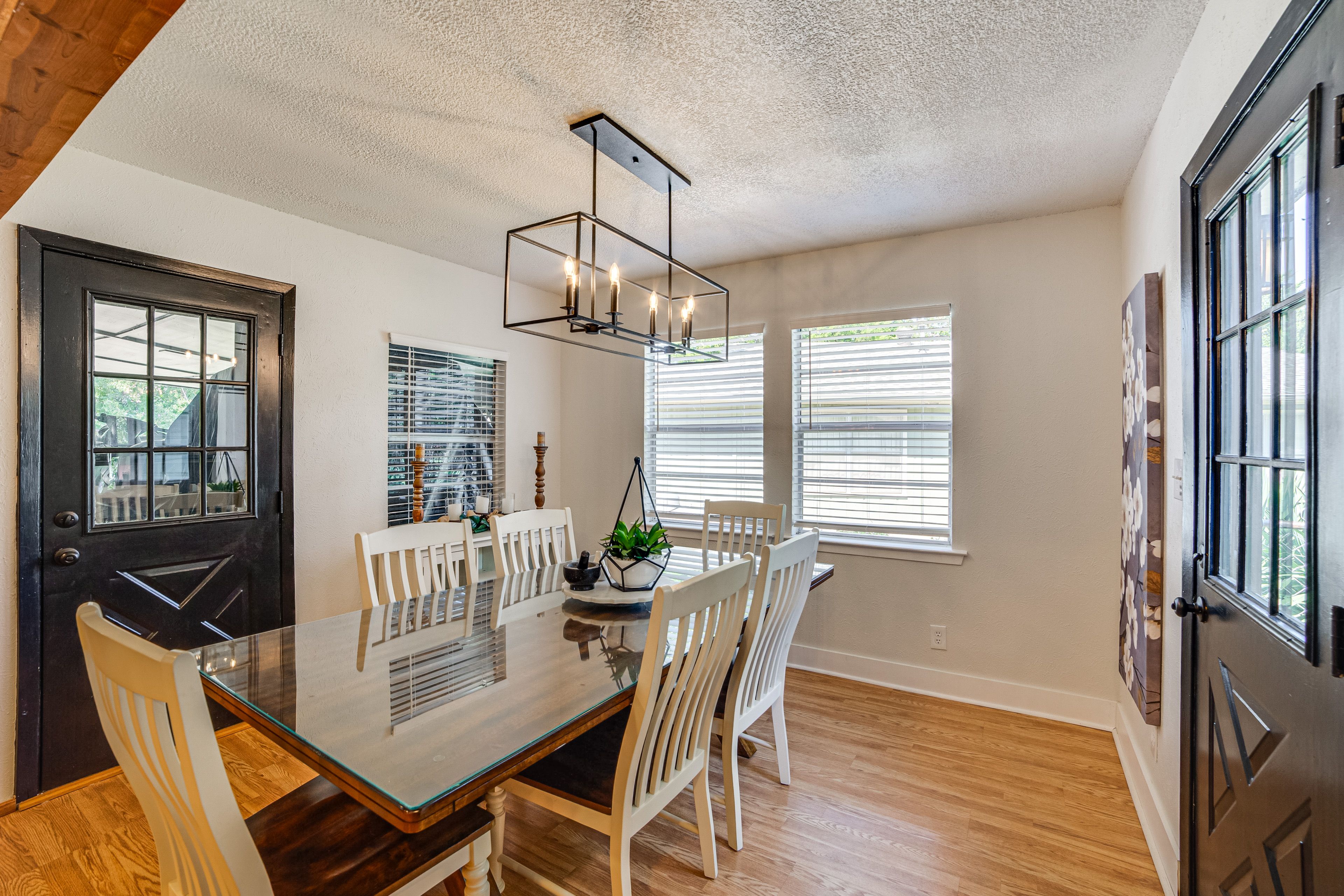 Dining Room | Dishware/Flatware Provided