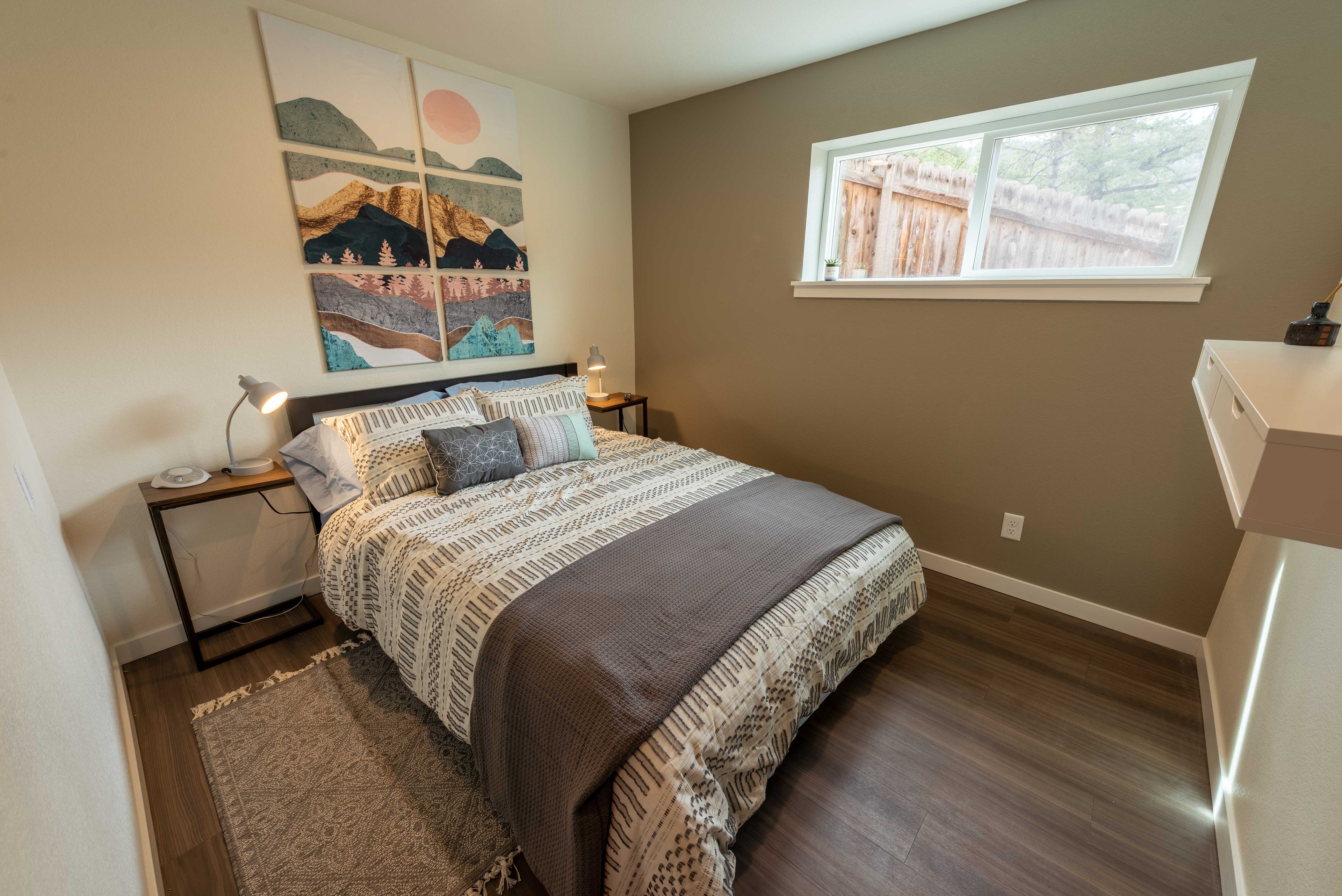 Bedroom 1 | Queen Bed | Smart TV