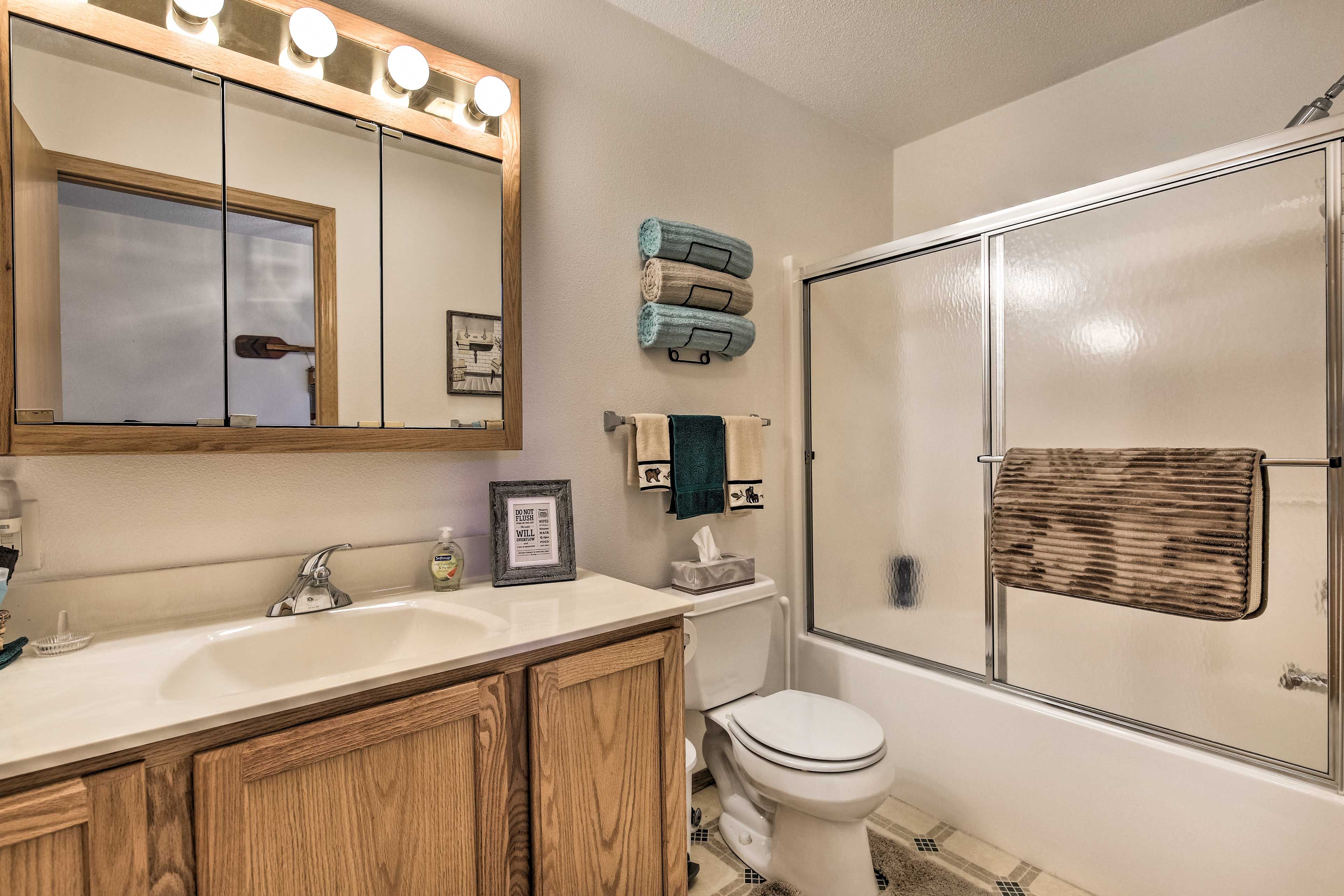 Full Bathroom | 1st Floor | Hair Dryer