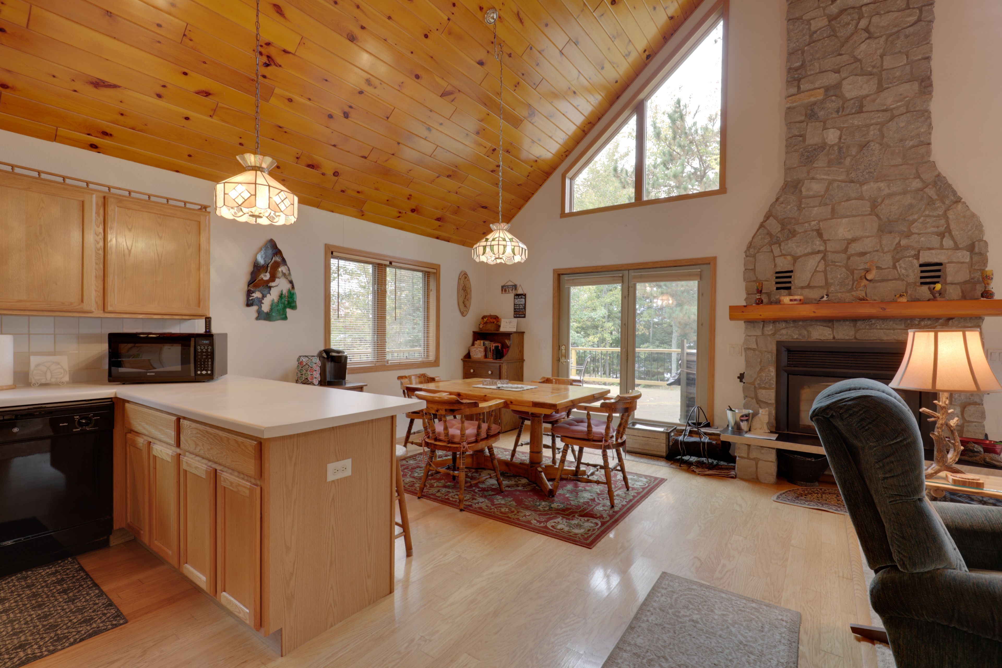 Dining Area | Dishes & Flatware Provided