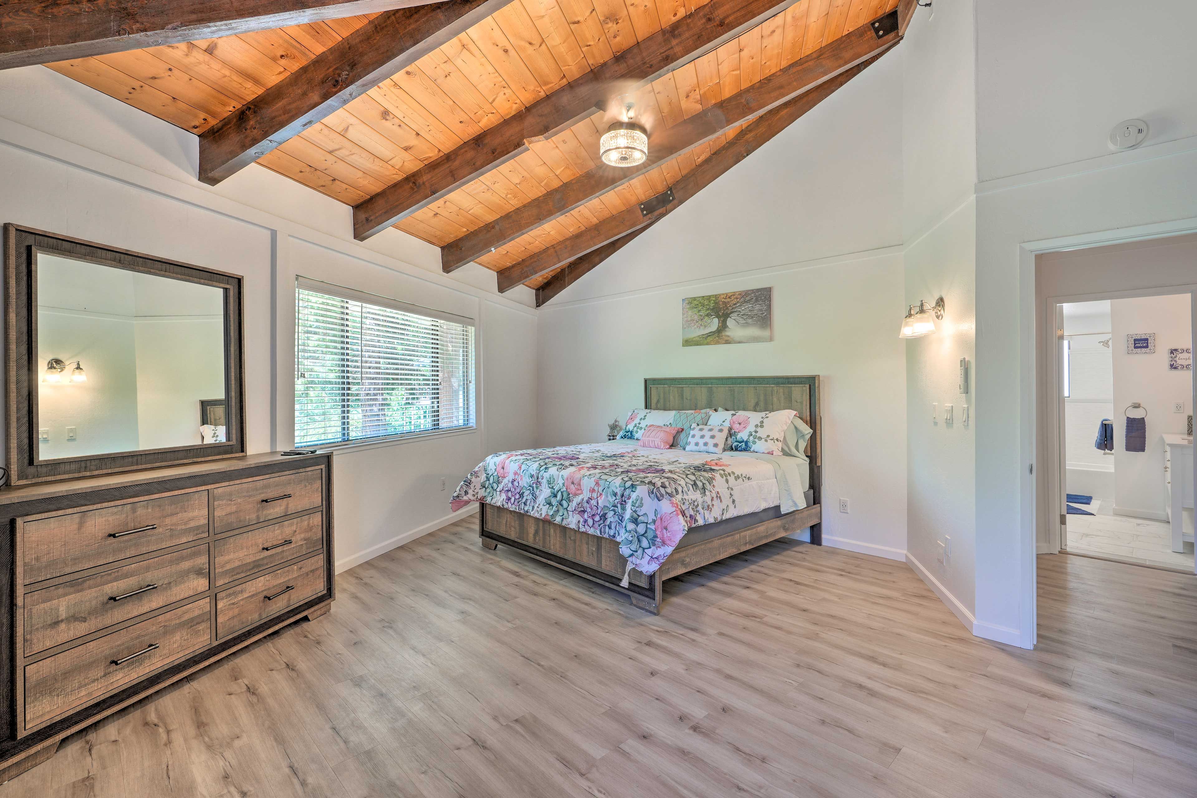 Bedroom 1 | California King Bed | Smart TV