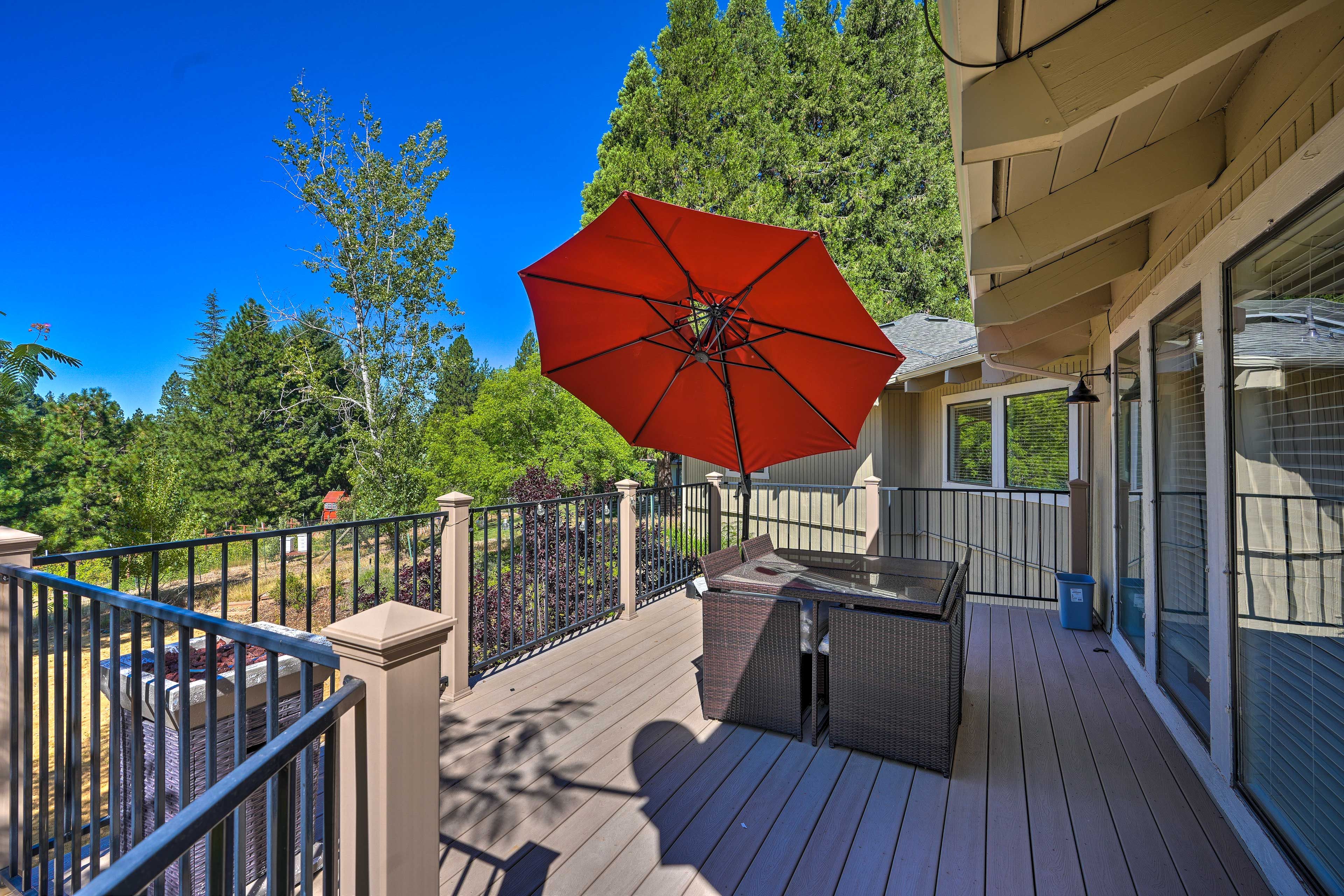 Private Deck | Outdoor Dining Area