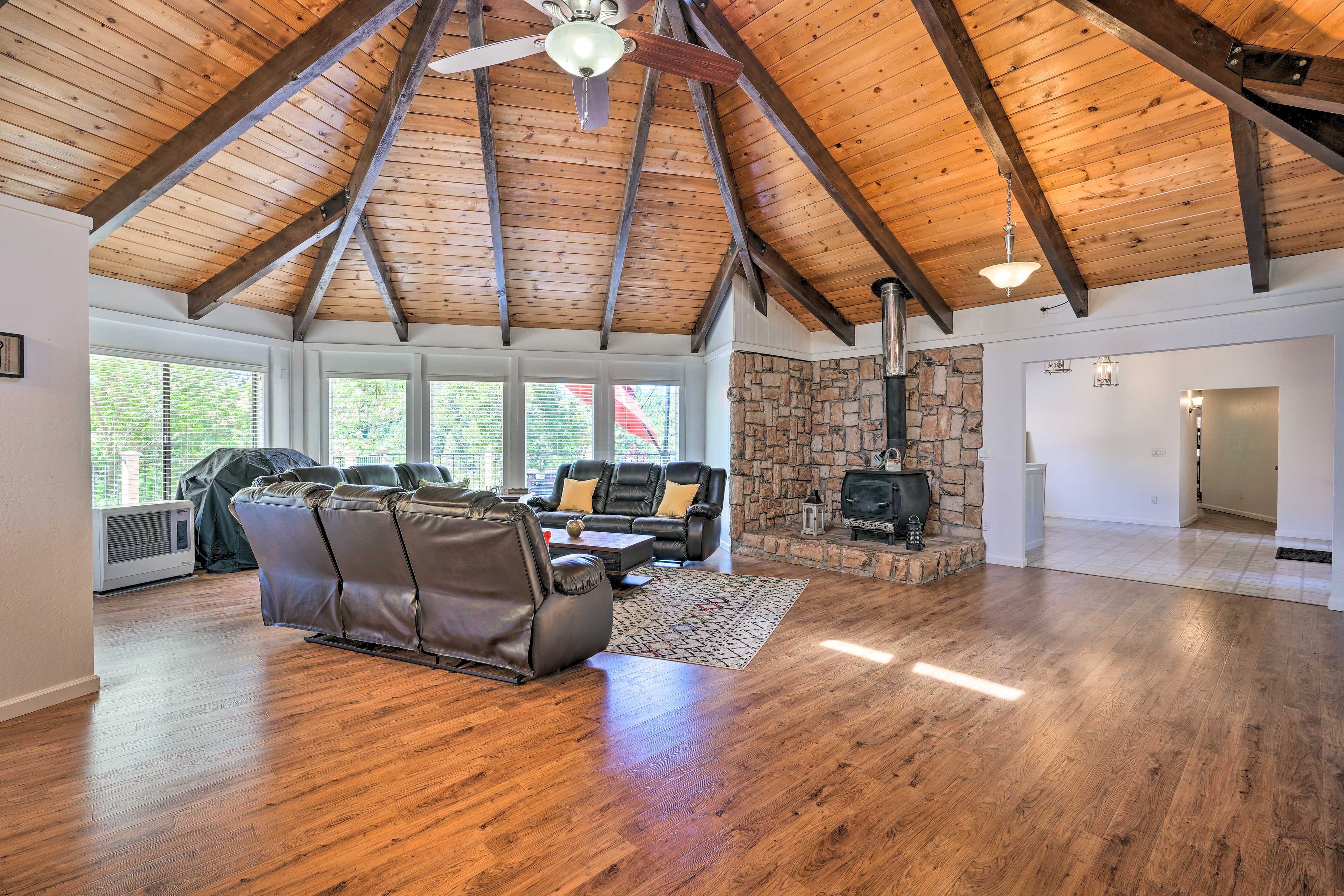 Living Room | Smart TV | Free WiFi | Wood Stove