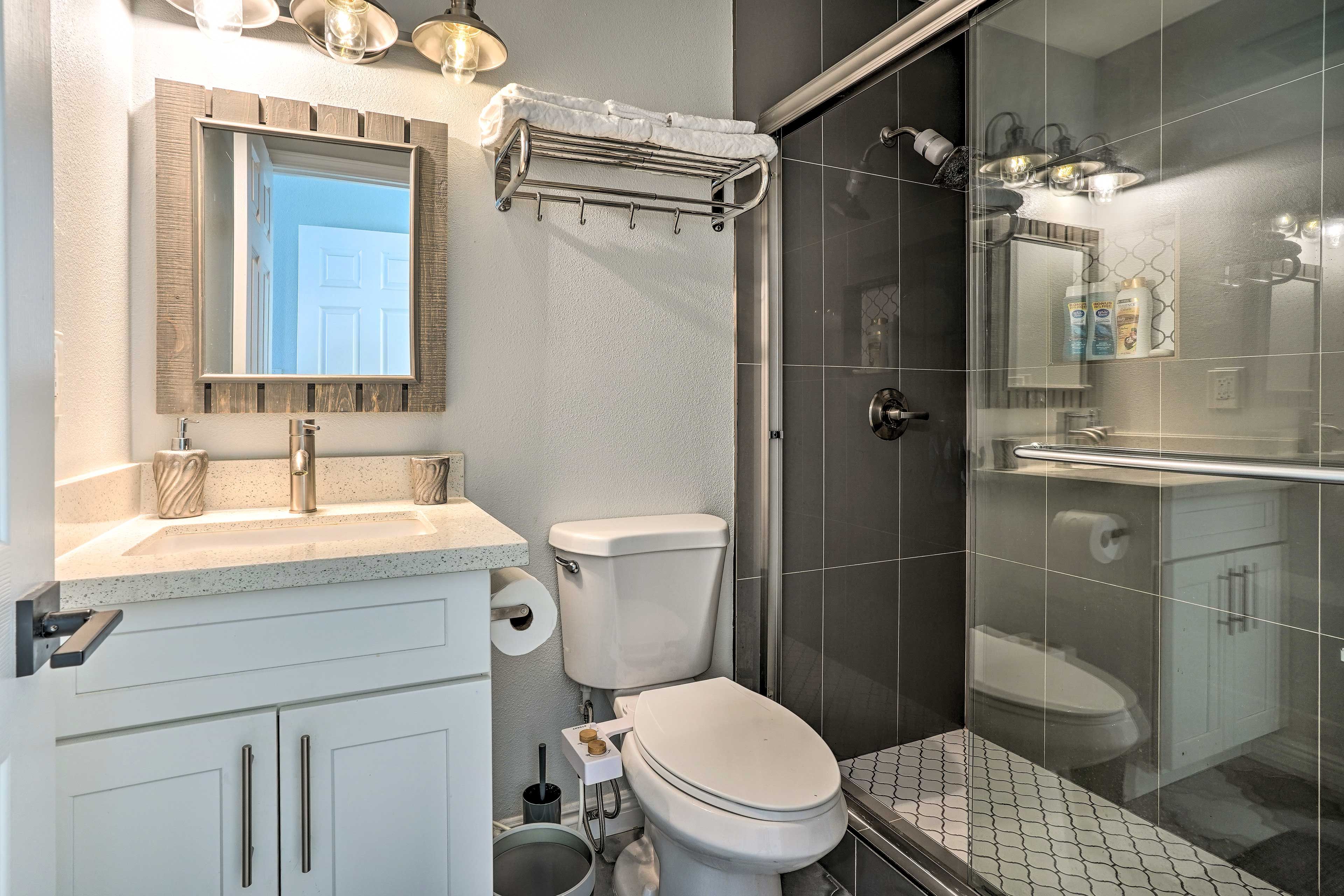Full Bath | Complimentary Toiletries