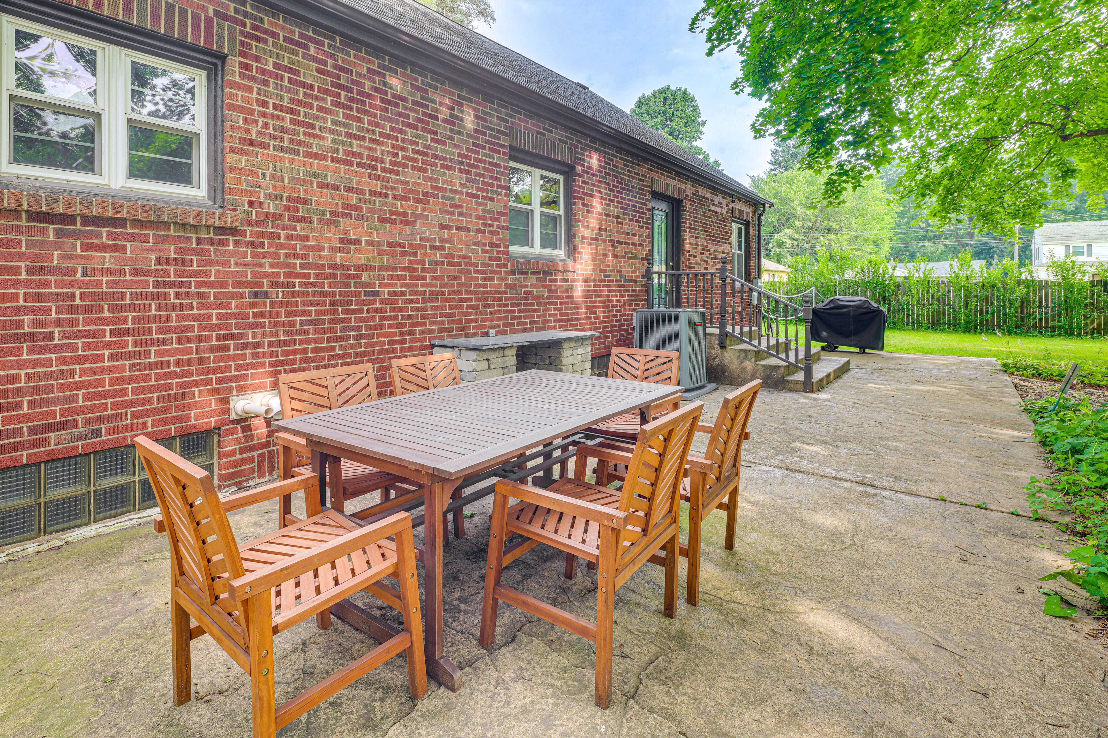 Patio | Outdoor Dining Area | Grill
