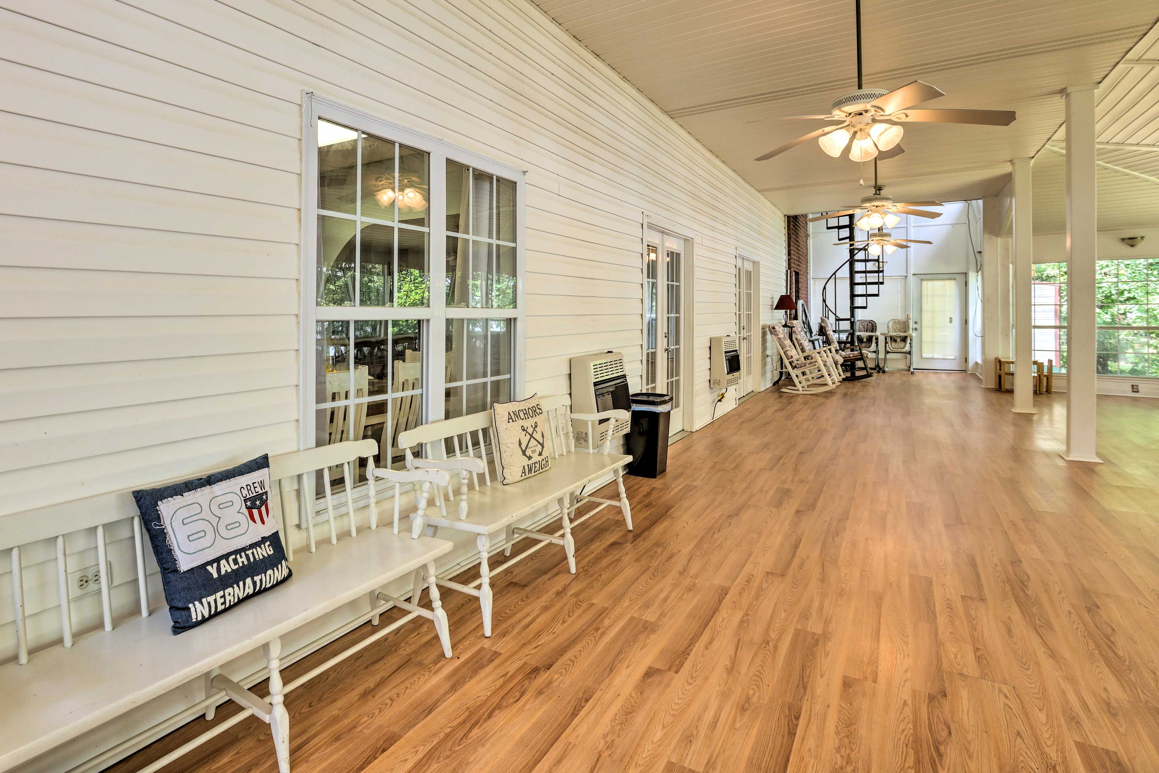 Sunroom | Entertainment Dining Table | High Chairs