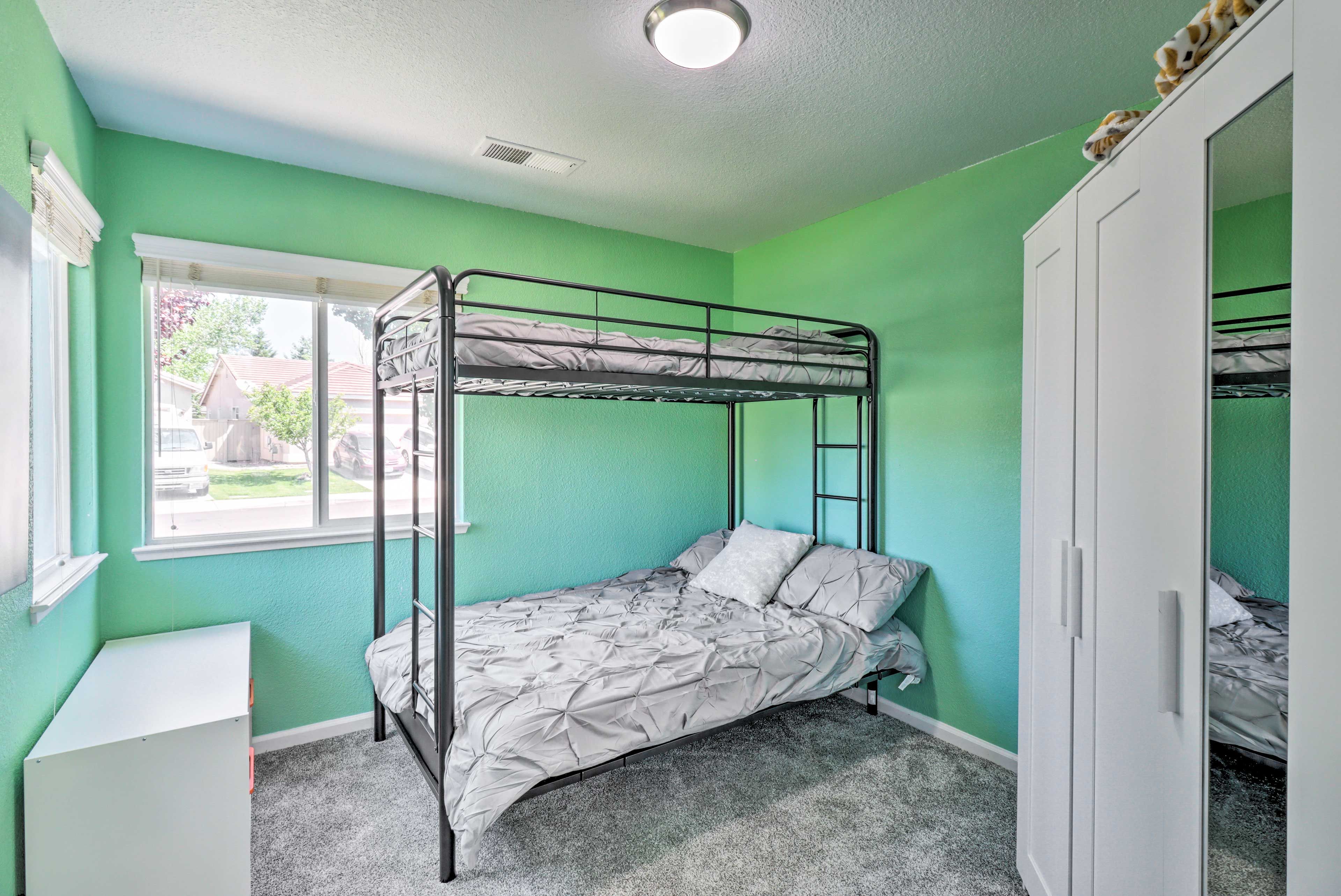 Bedroom 3 | Twin/Full Bunk Bed | Main Floor | Ceiling Fans