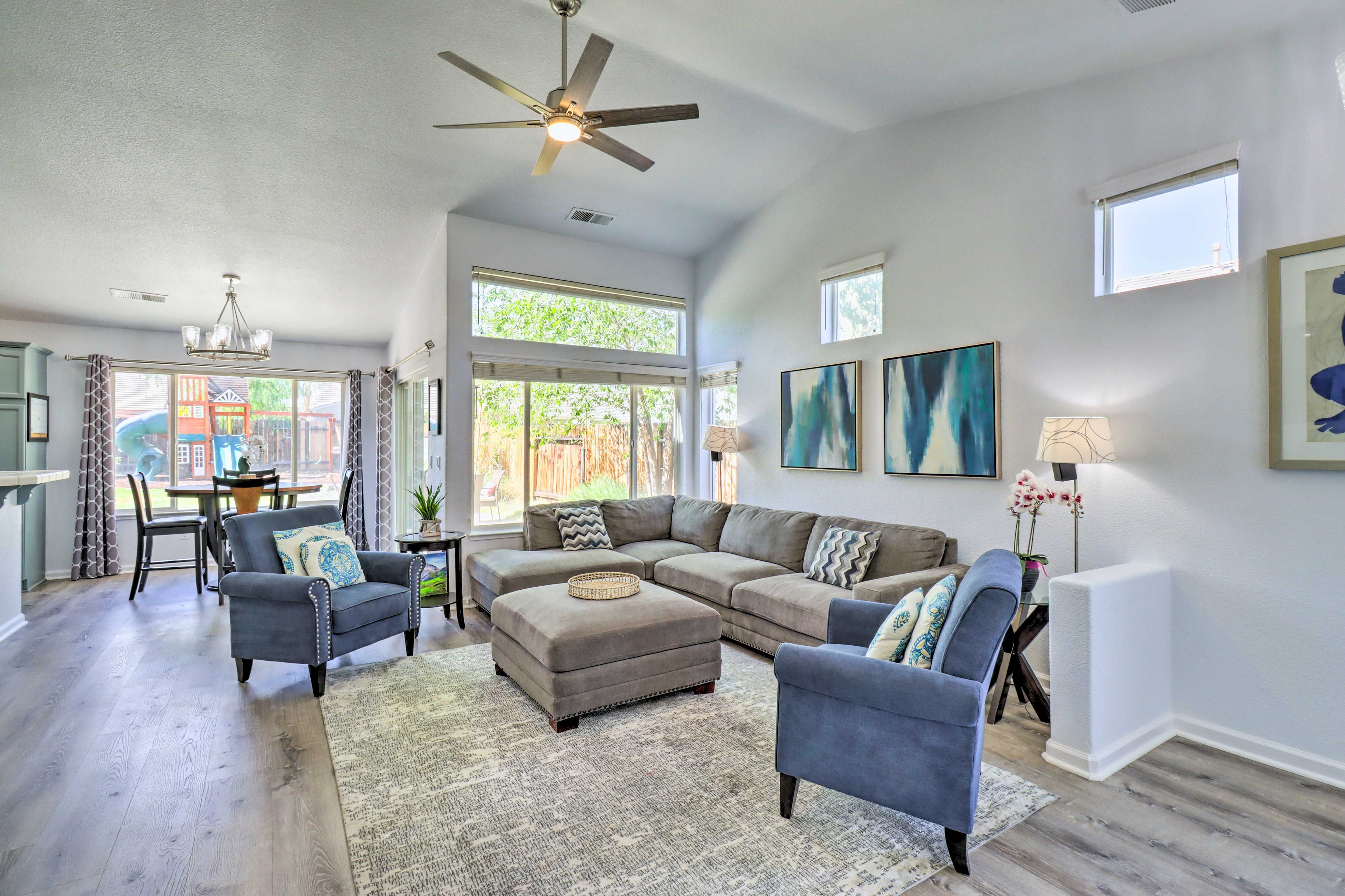 Living Room | Main Floor | Wireless Internet | Smart TV