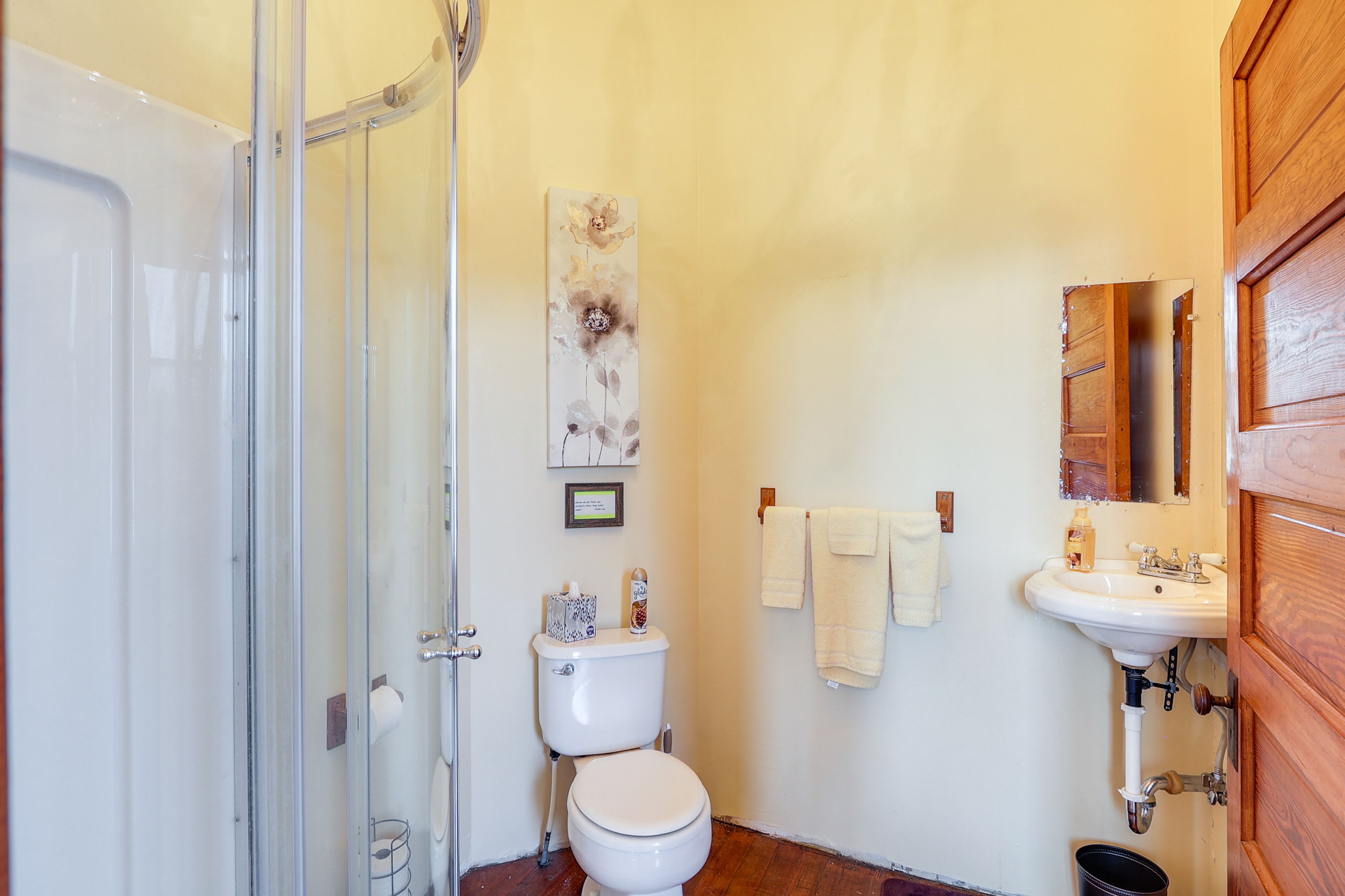 En-Suite Bathroom | Towels Provided