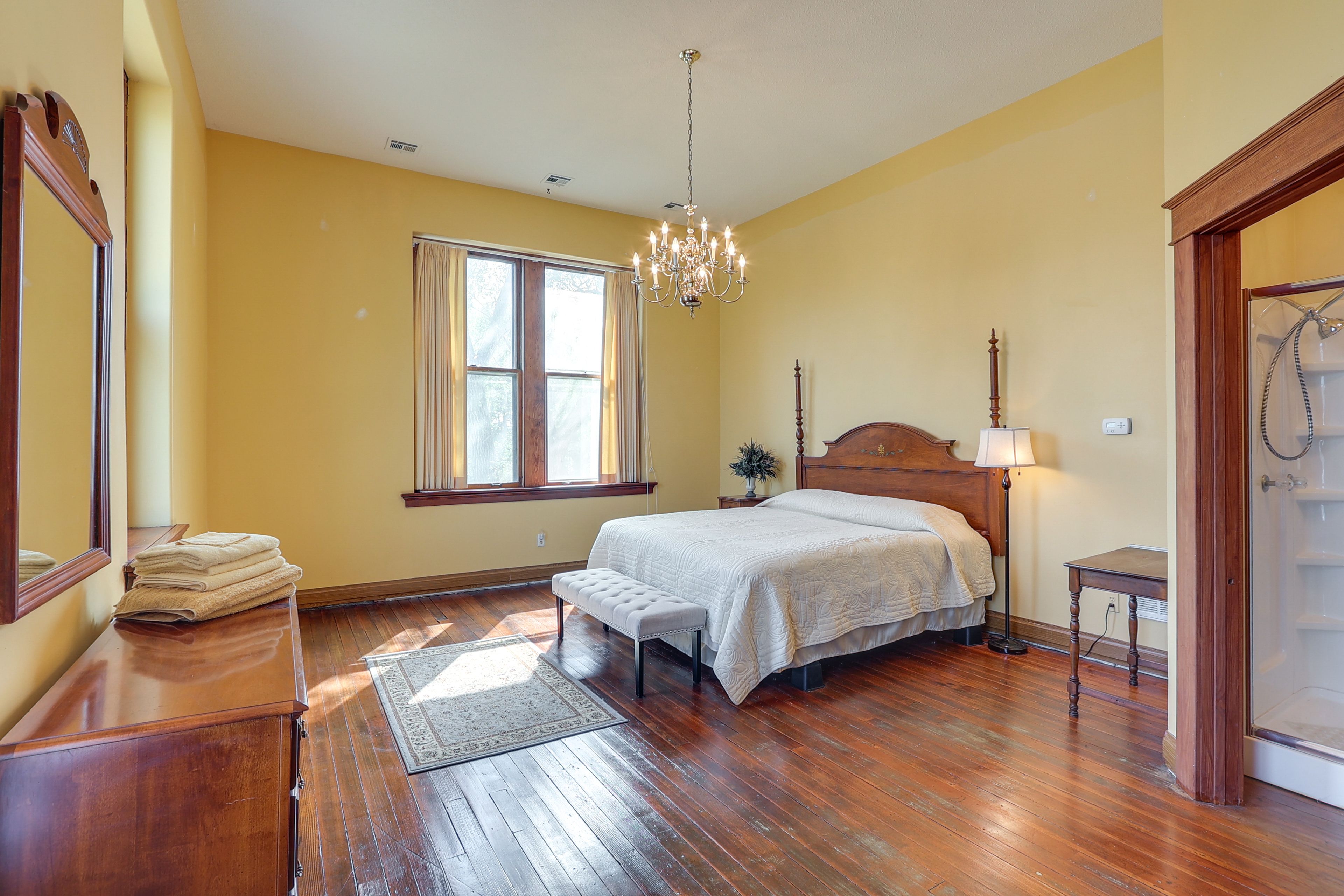 Bedroom 1 | King Bed | En-Suite Bathroom