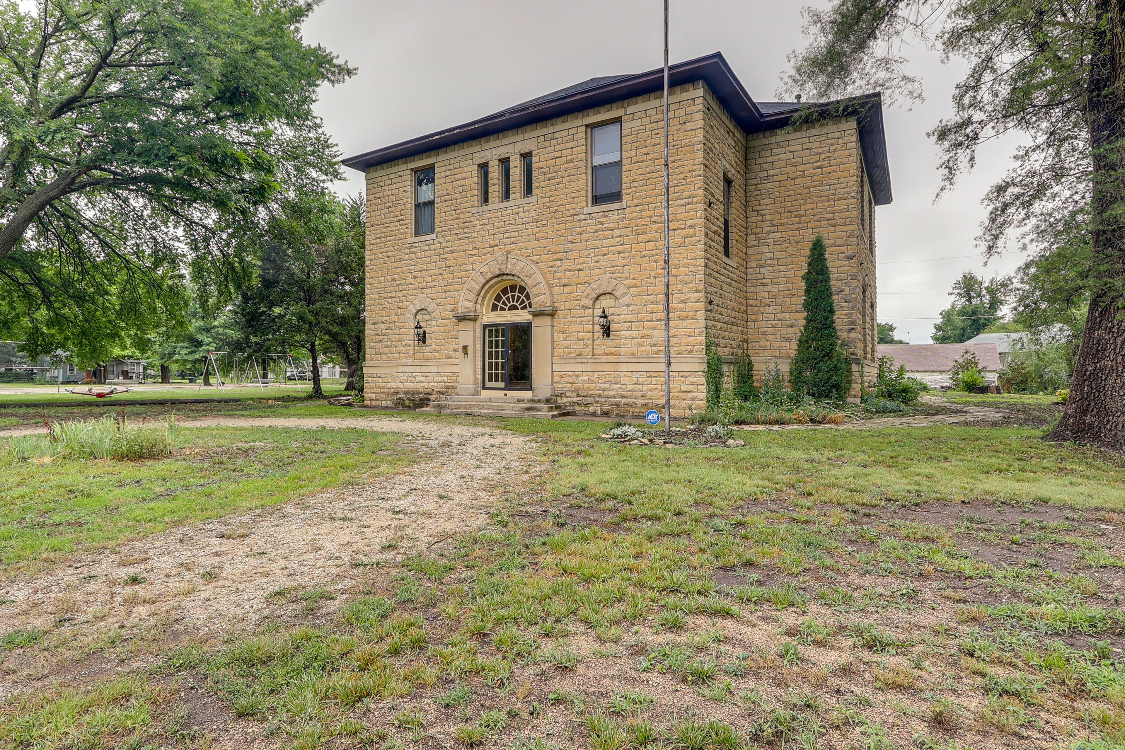 Florence Vacation Rental | 4BR | 5.5BA | Stairs Required | 5,572 Sq Ft