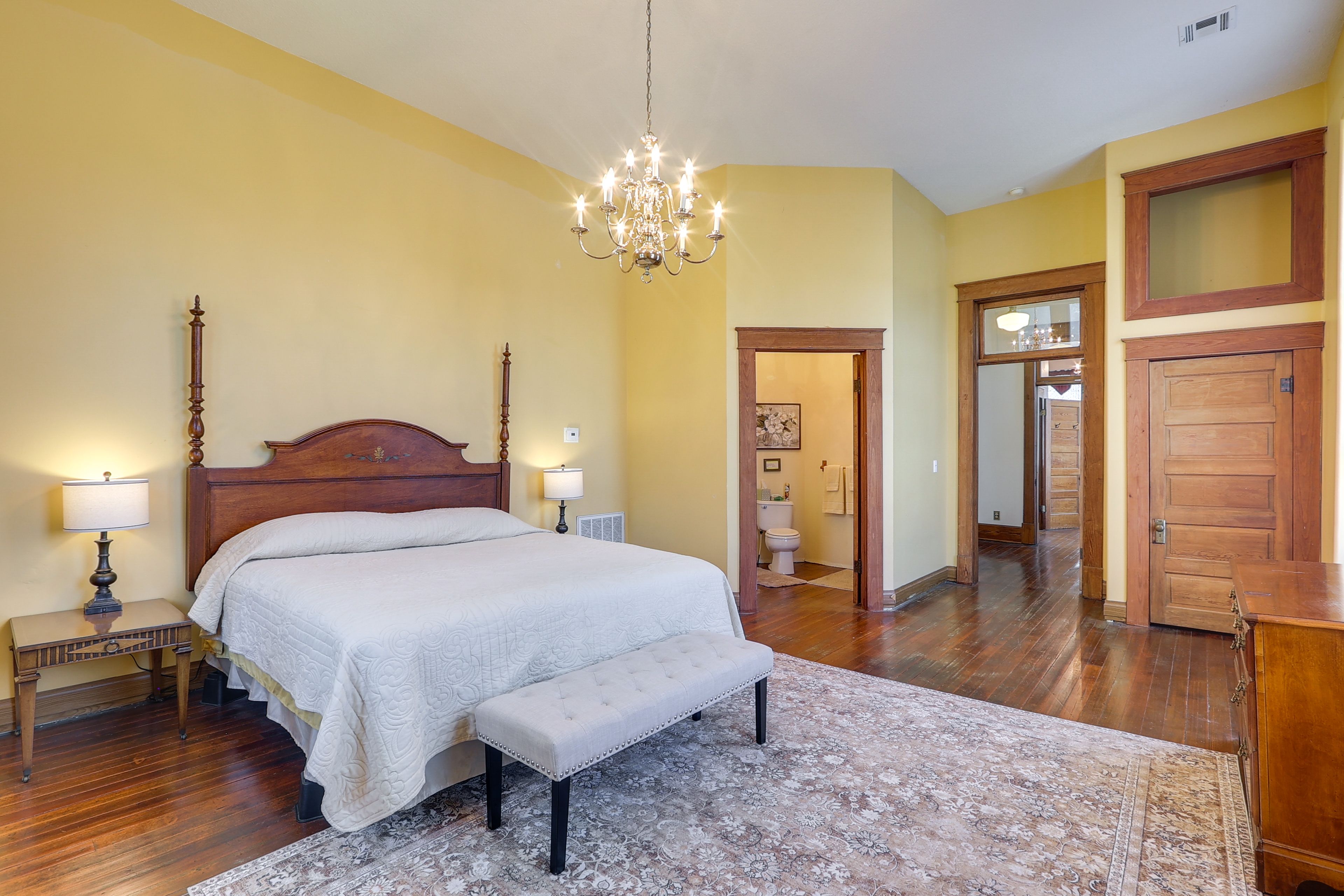 Bedroom 1 | King Bed | En-Suite Bathroom