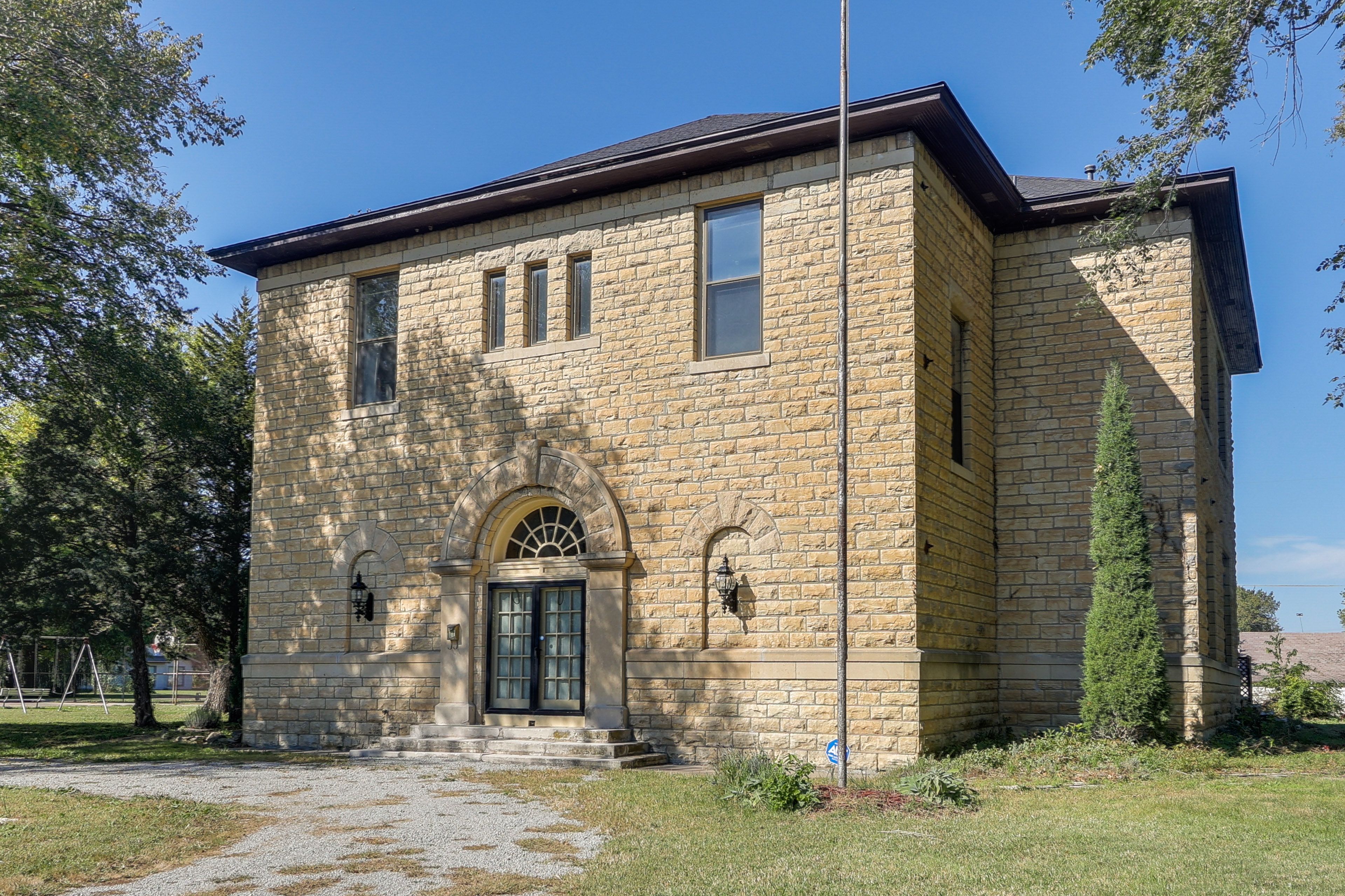 Florence Vacation Rental | 4BR | 5.5BA | Stairs Required | 5,572 Sq Ft