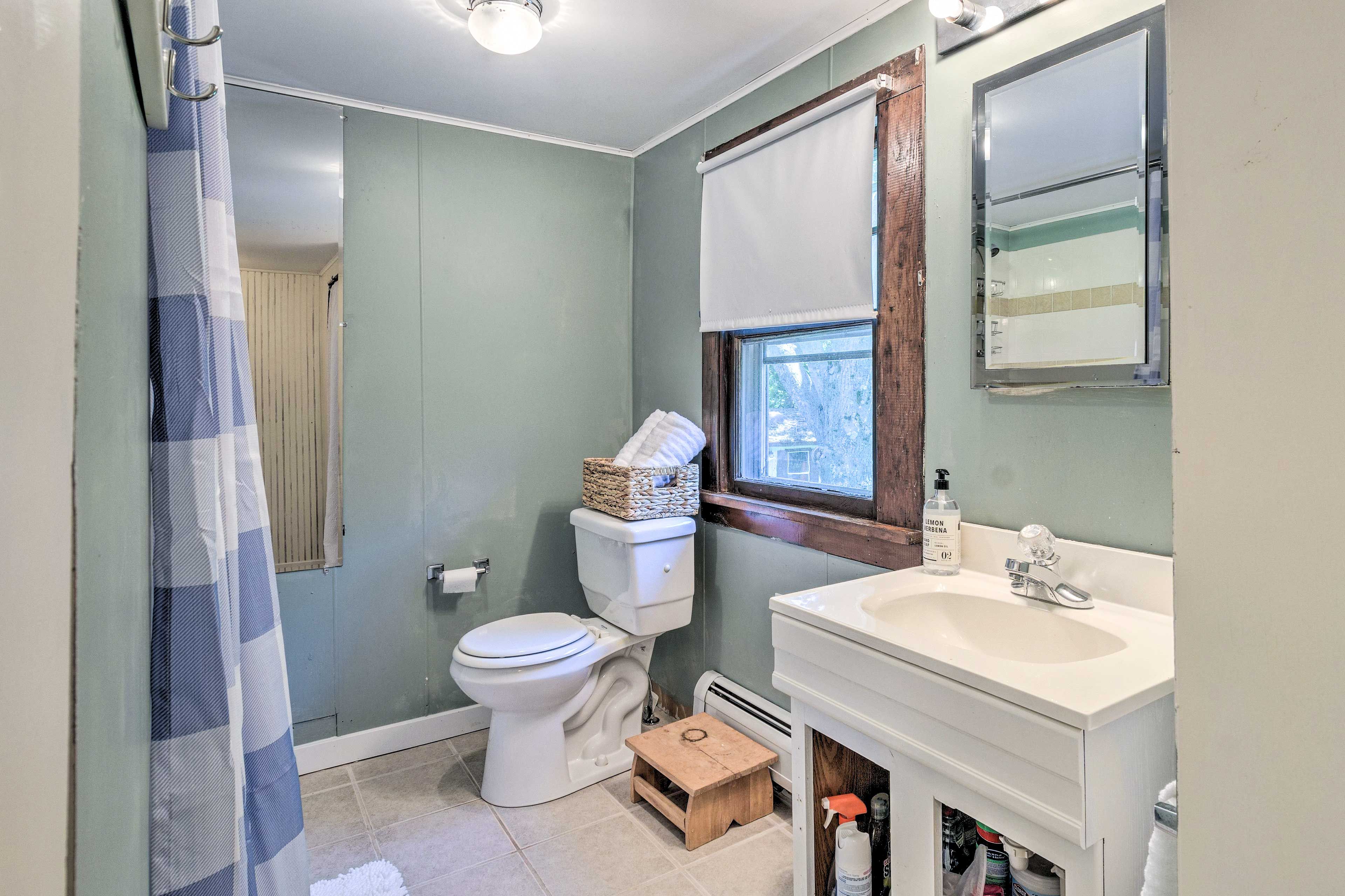 Full Bathroom