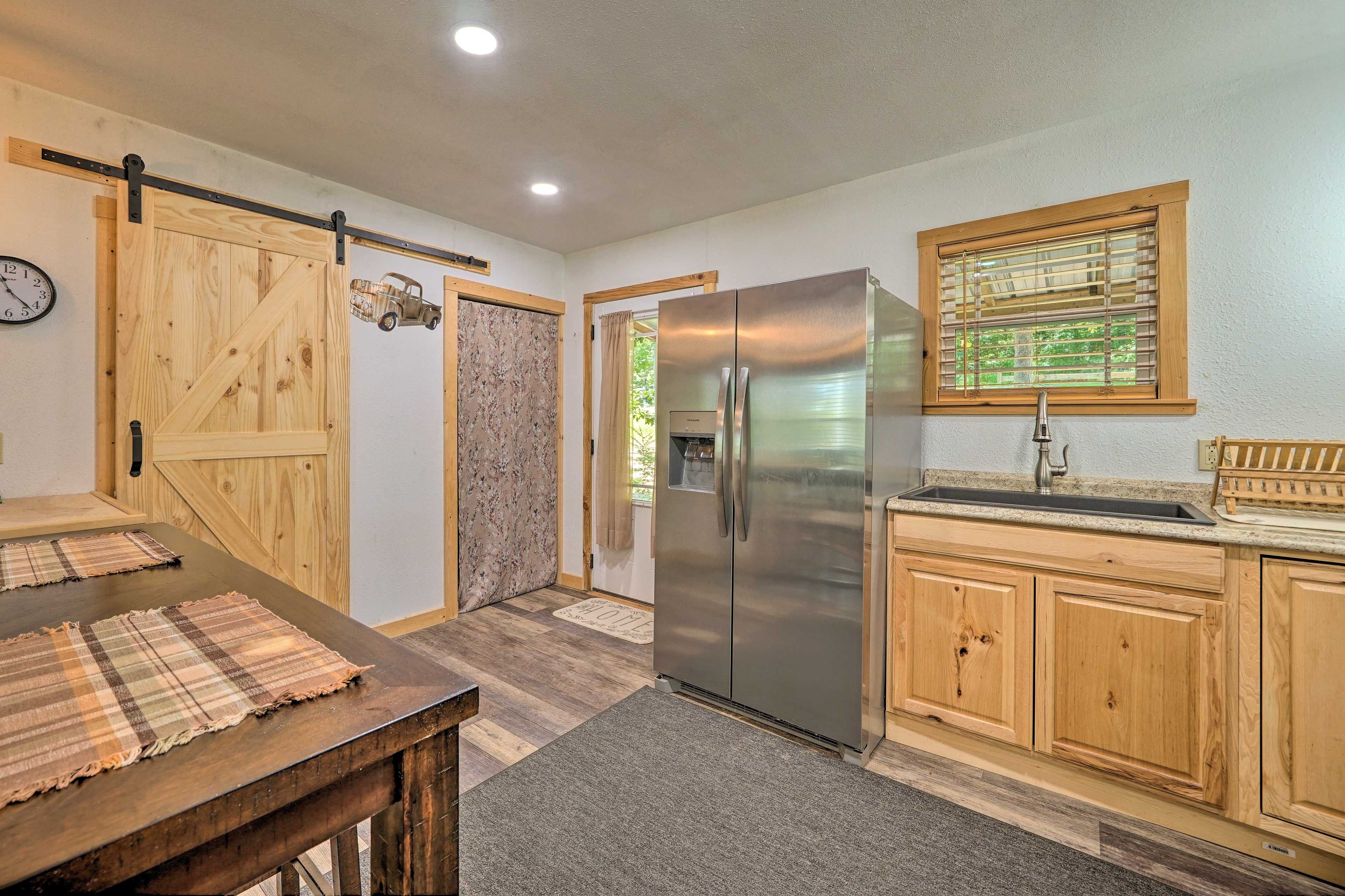 Kitchen | Stainless Steel Appliances | Microwave | Cooking Essentials